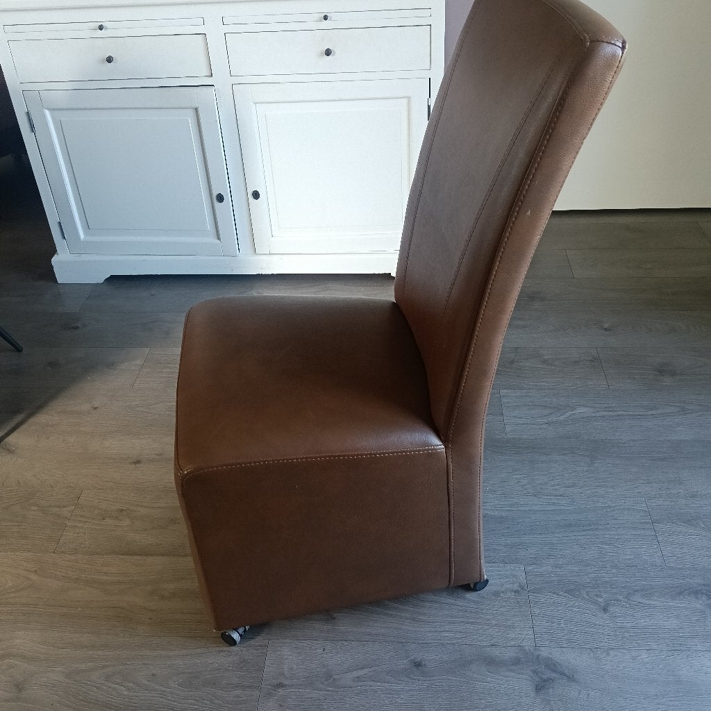 5 eetkamerstoelen lichte gebruikssporen