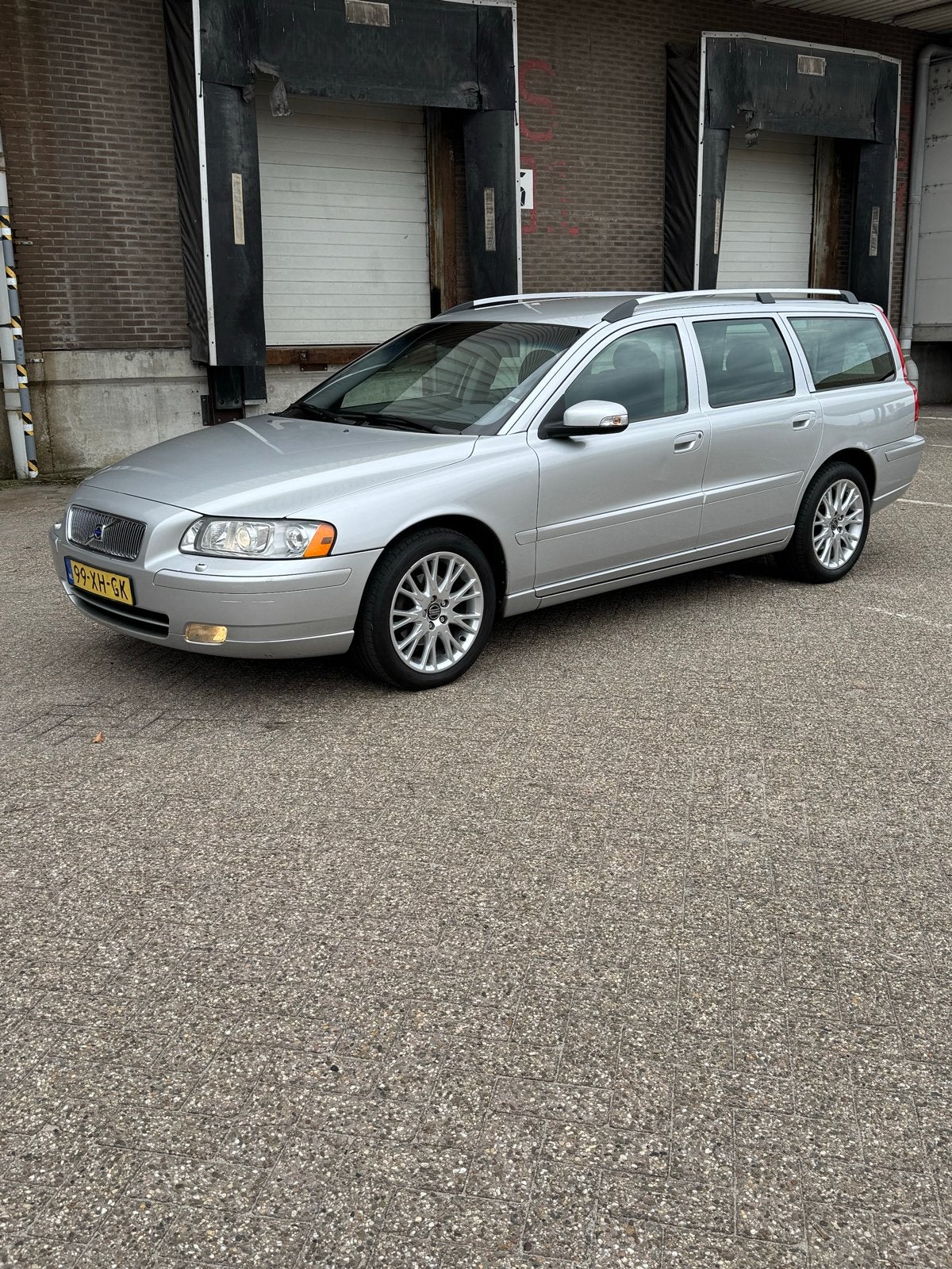 Volvo V70 2.4 sport  2007, Voorwielaandrijving, 1800 kg, 1470 kg, Zilver of Grijs