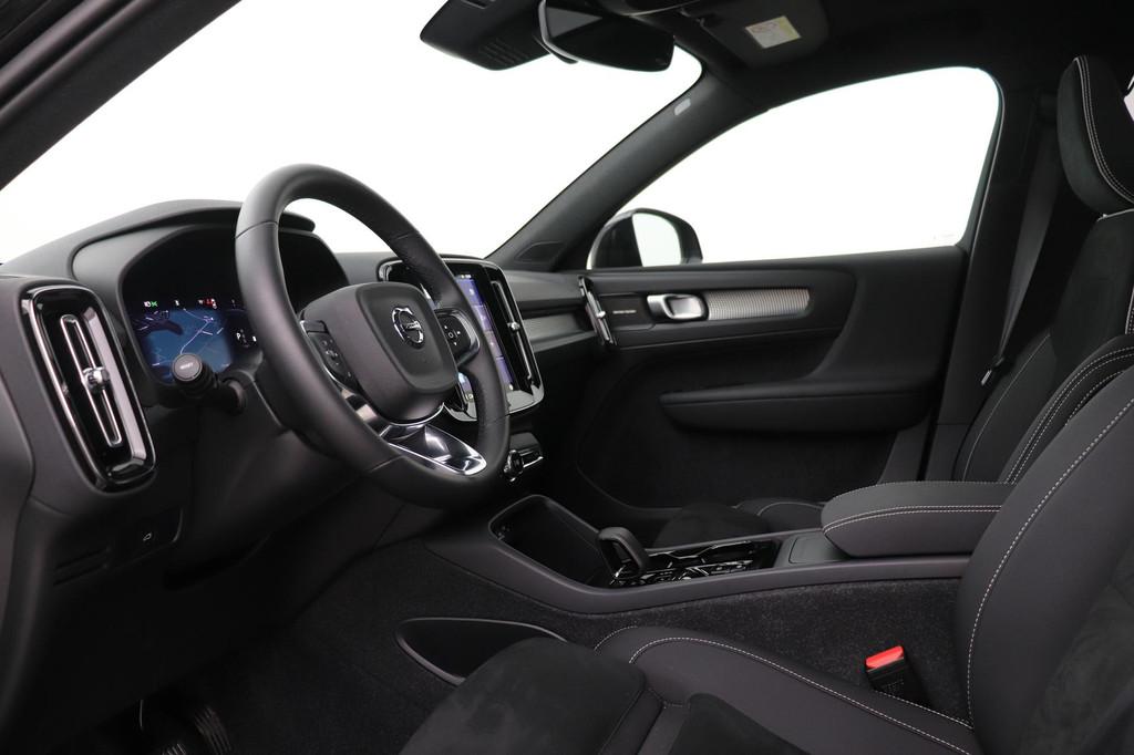 Volvo XC40 B3 Ultra Black Edition | Panoramadak | Trekhaak |, Auto's, Volvo, 15 km/l, Gebruikt, Euro 6, 4 cilinders