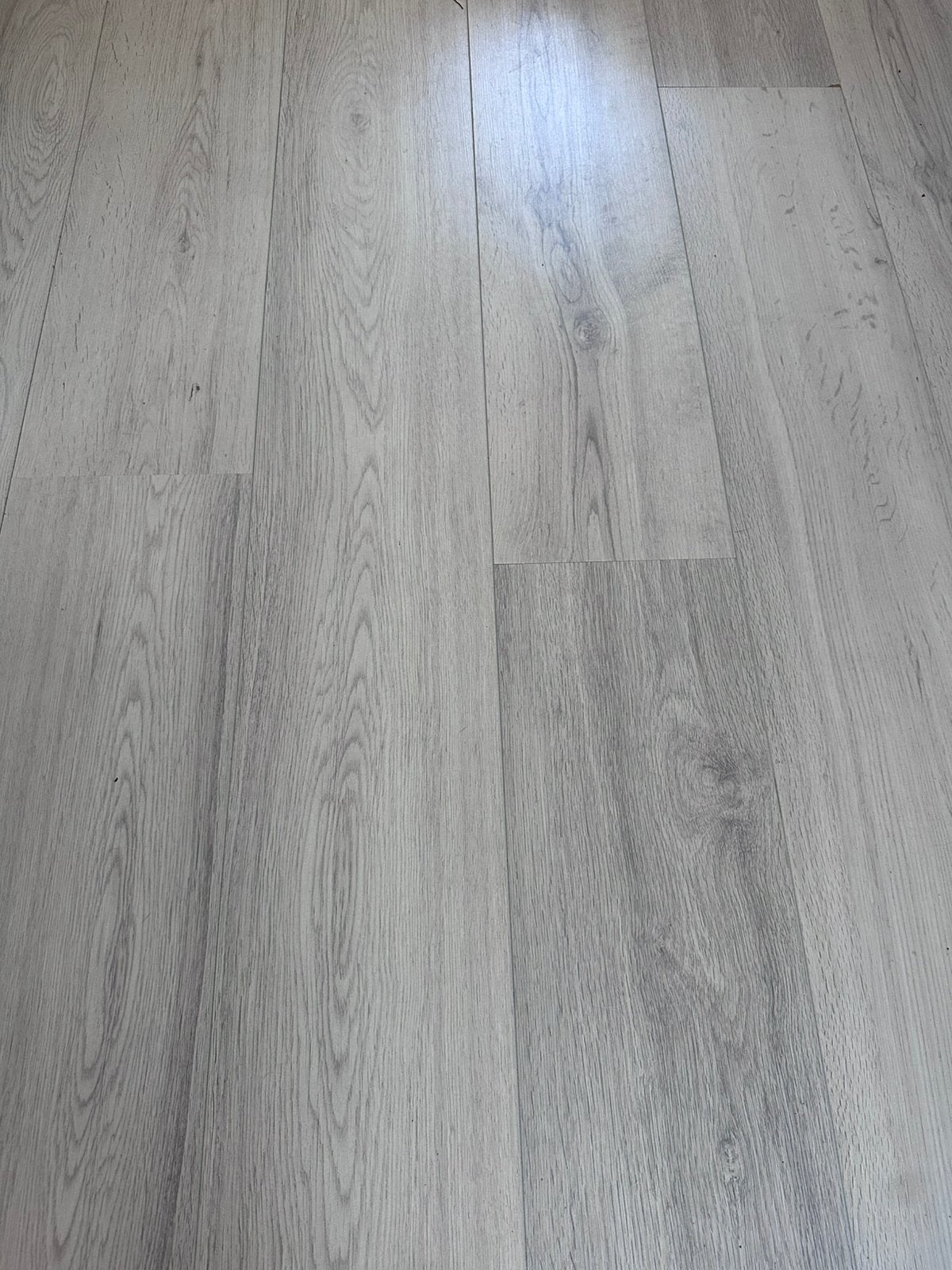 Ongeveer 9m2 lichtgrijs laminaat, Ophalen, 50 tot 150 cm, Zo goed als nieuw, 10 m² of meer