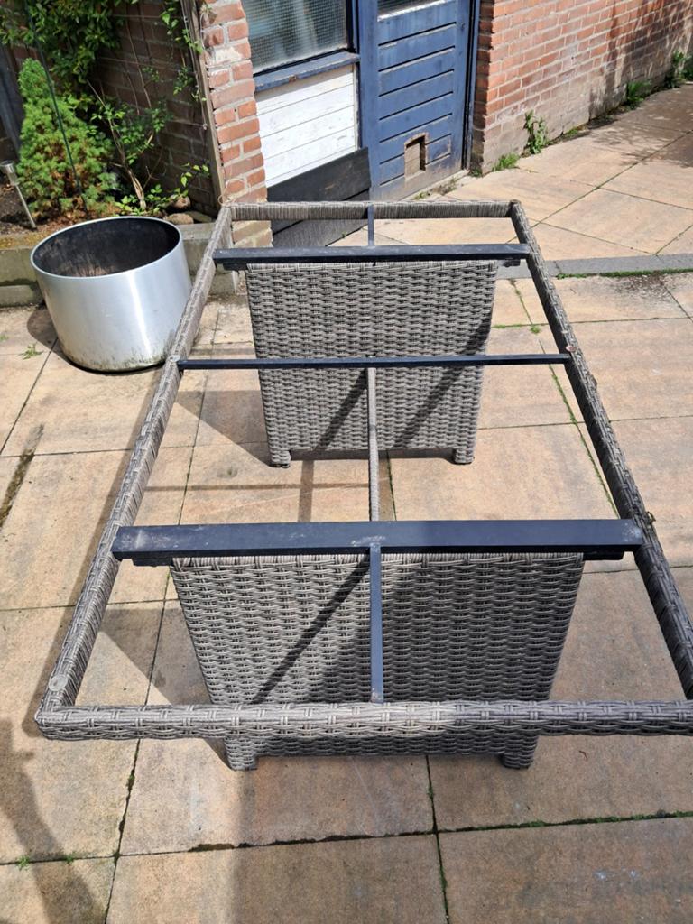 Wicker tuintafel onderstel (zonder blad), Ophalen, Gebruikt, Wicker