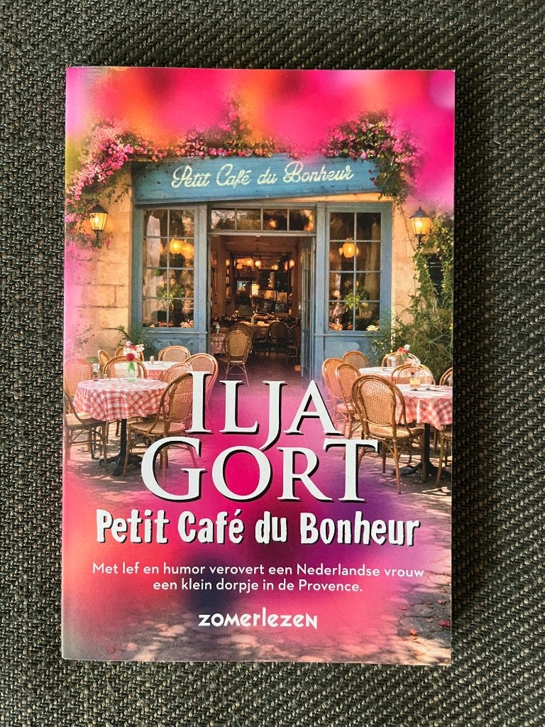 Ilja Gort - Petit Café du Bonheur. (2026), Ophalen of Verzenden, Zo goed als nieuw, Ilja Gort