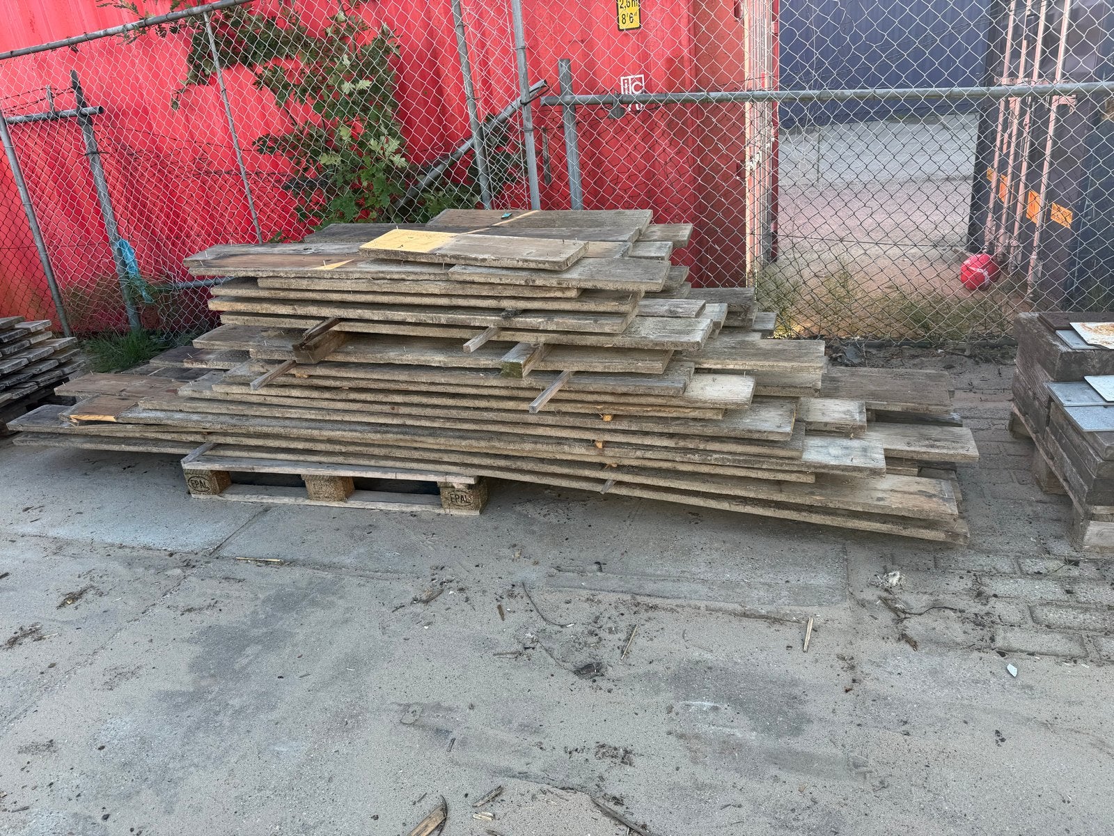 Gebruikte steigerdelen van strandpaviljoen Deining (35 m2), Ophalen, Gebruikt, Steigerhout, Plank