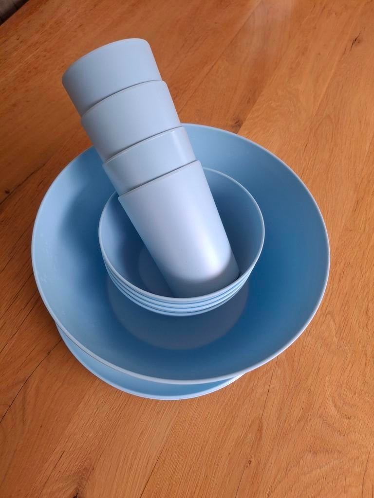 Lichtblauw camping servies: borden, kommen, bekers en slakom, Huis en Inrichting, Ophalen, Overige materialen, Zo goed als nieuw