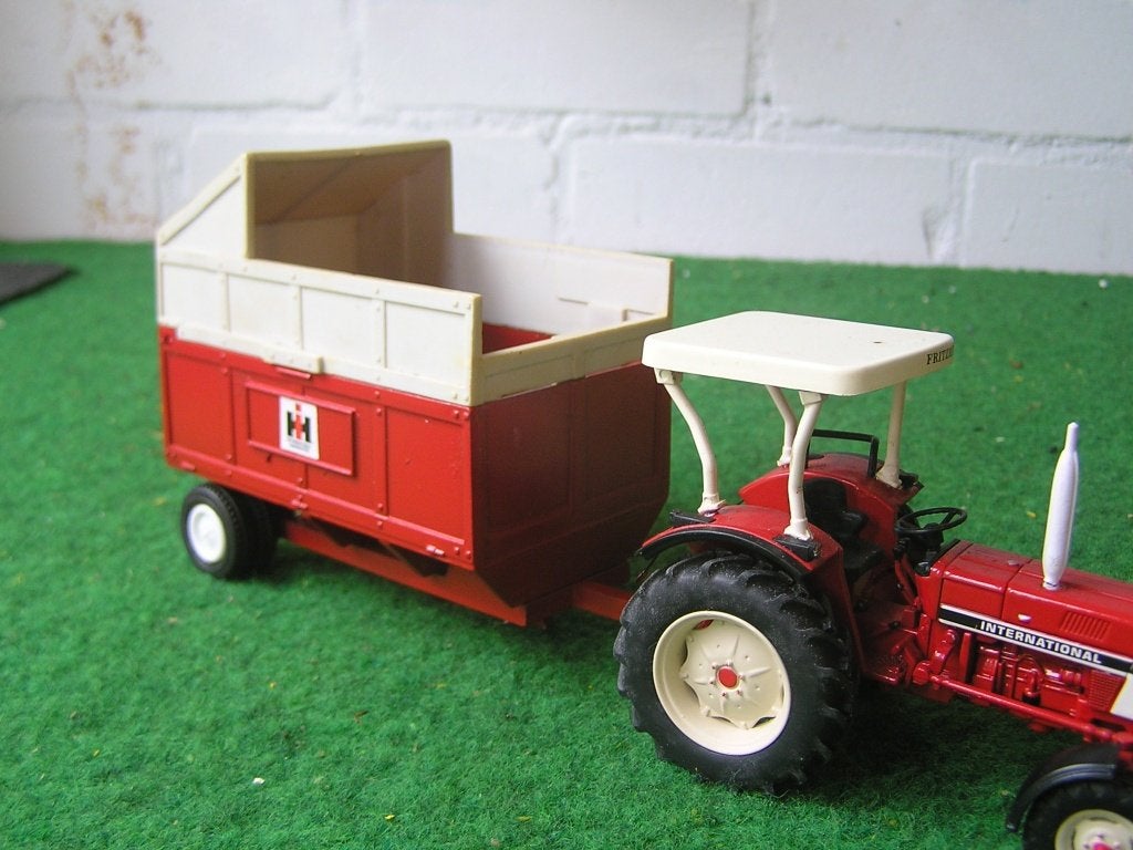 maiswagen kiepwagen in ih kleur, Ophalen of Verzenden, Nieuw, Tractor of Landbouw, Britains