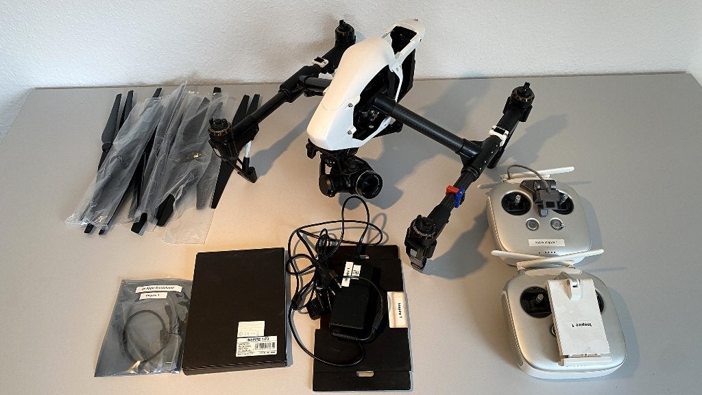 DJI Inspire 1 V2 + Zenmuse X5 + Olympus 12mm (zonder accu), Ophalen, Gebruikt, 15 tot 30 minuten, DJI