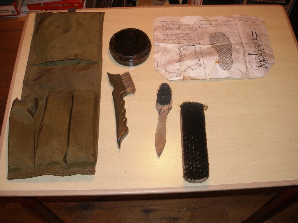 Schoenpoetsset met instructie, Ophalen of Verzenden, Landmacht, Nederland, Overige typen