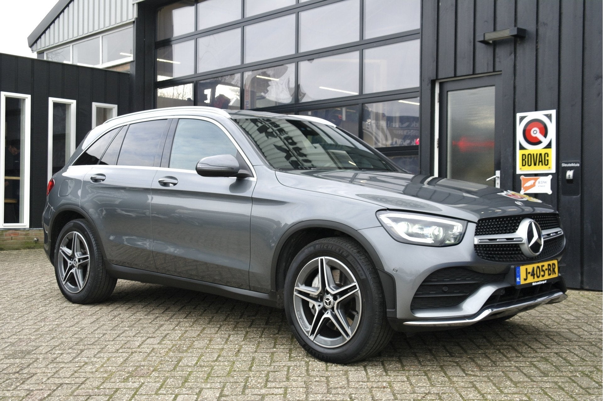 Mercedes-Benz GLC 200 Premium AMG | Dealer onderhouden | NL-, Auto's, Dealer onderhouden, Gebruikt, 4 cilinders, 2000 kg