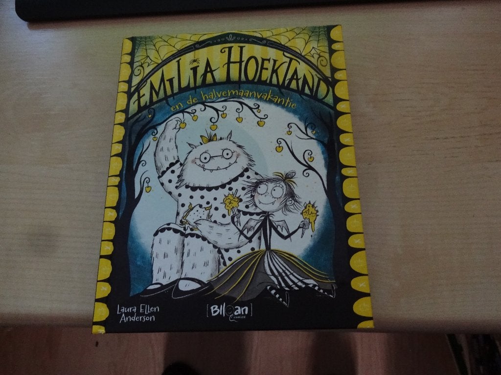 Laura Ellen Anderson Emilia Hoektand / 4, Ophalen of Verzenden, Zo goed als nieuw