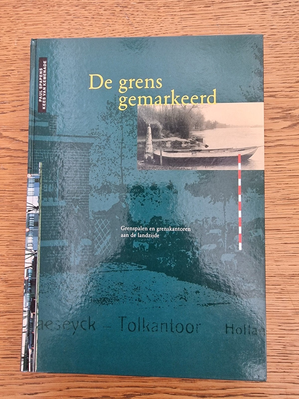 De Grens Gemarkeerd: Grenspalen en Grenskantoren, Ophalen of Verzenden, 20e eeuw of later, Zo goed als nieuw, Paul Spapens, Kees van Kemenade