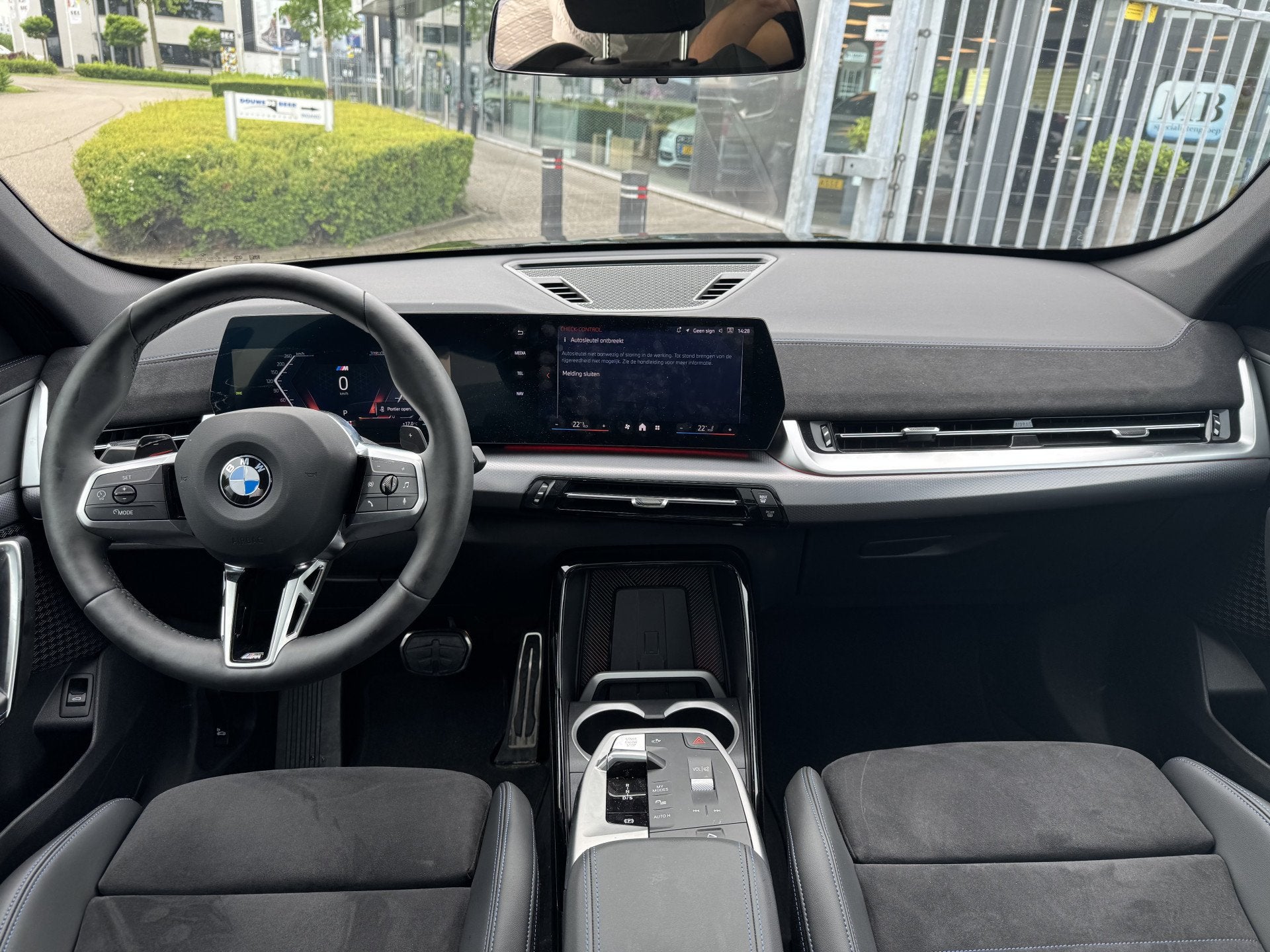 BMW X1 sDrive18i M sport Premium Panodak | Trekhaak | HiFi g, 12 maanden, 136 pk, Gebruikt, Zwart