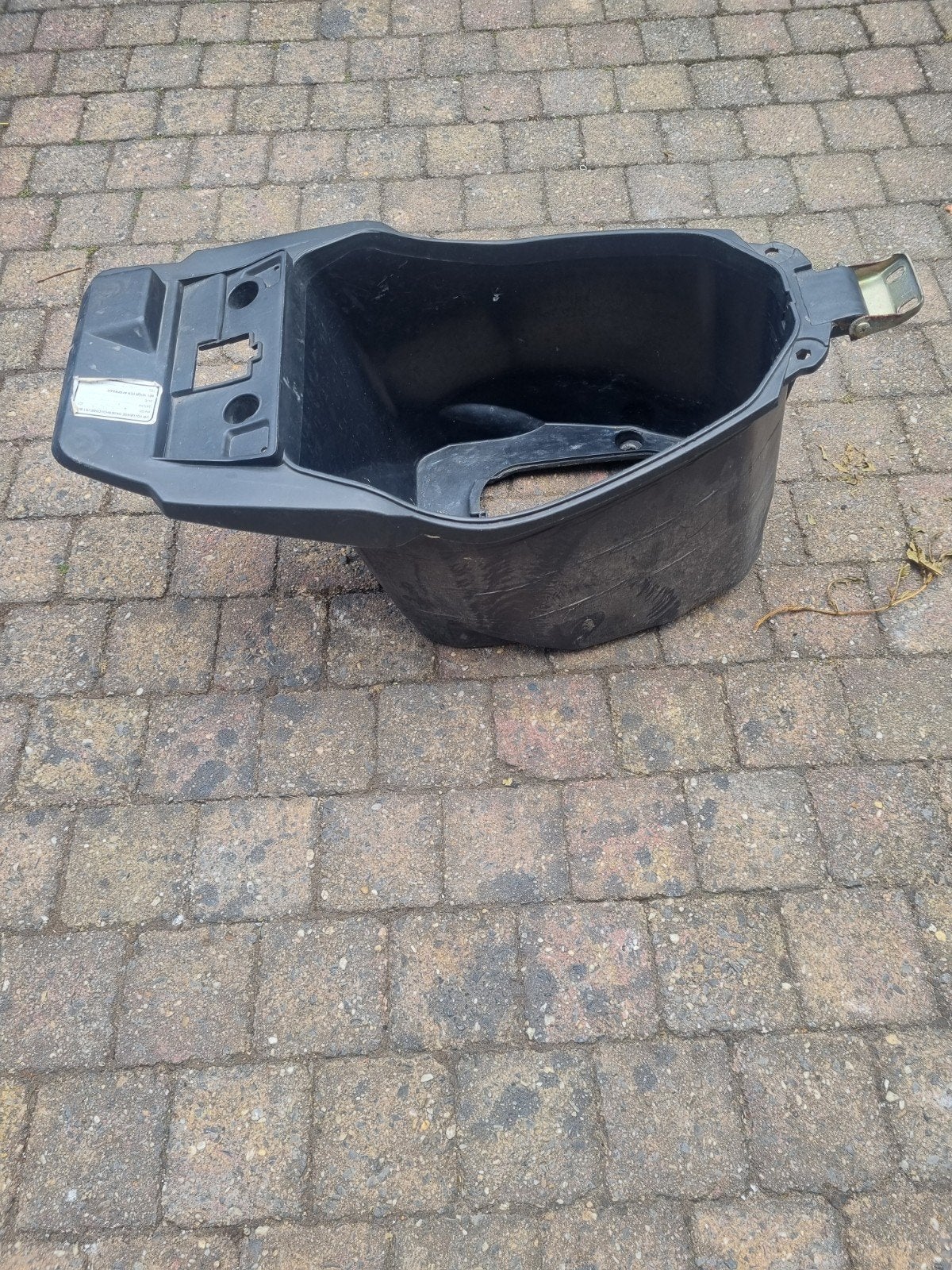 Zwart scooter opbergvak onder zadel, Ophalen of Verzenden, Gebruikt, Overige typen, Overige merken