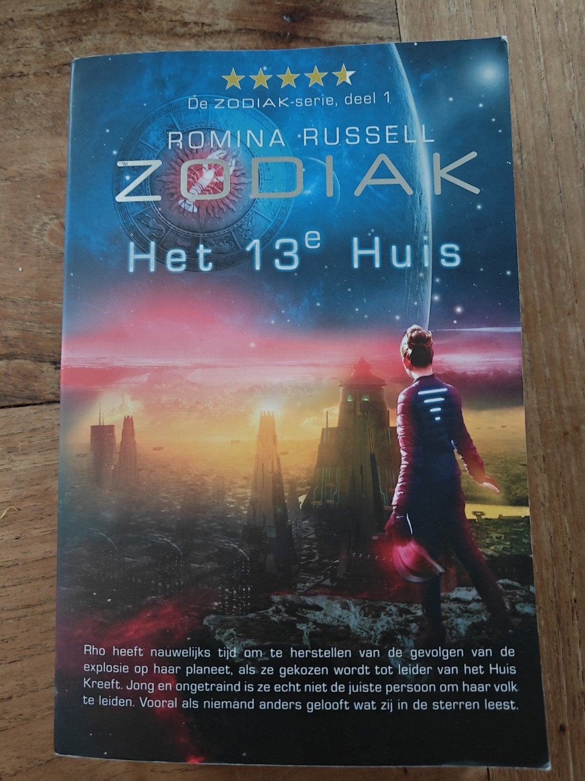 Zodiak: Het 13e Huis - Romina Russell (Deel 1), Ophalen of Verzenden, Zo goed als nieuw, Romina Russell