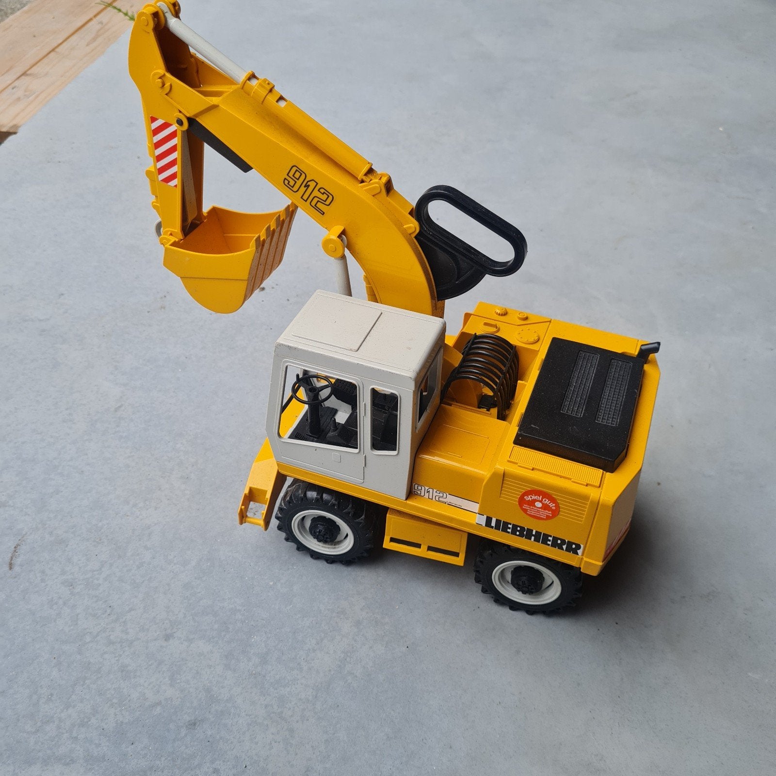 2x Bruder Liebherr 912 Graafmachine Speelgoedmodel, 1:32 tot 1:50, Overige typen, Zo goed als nieuw, Ophalen