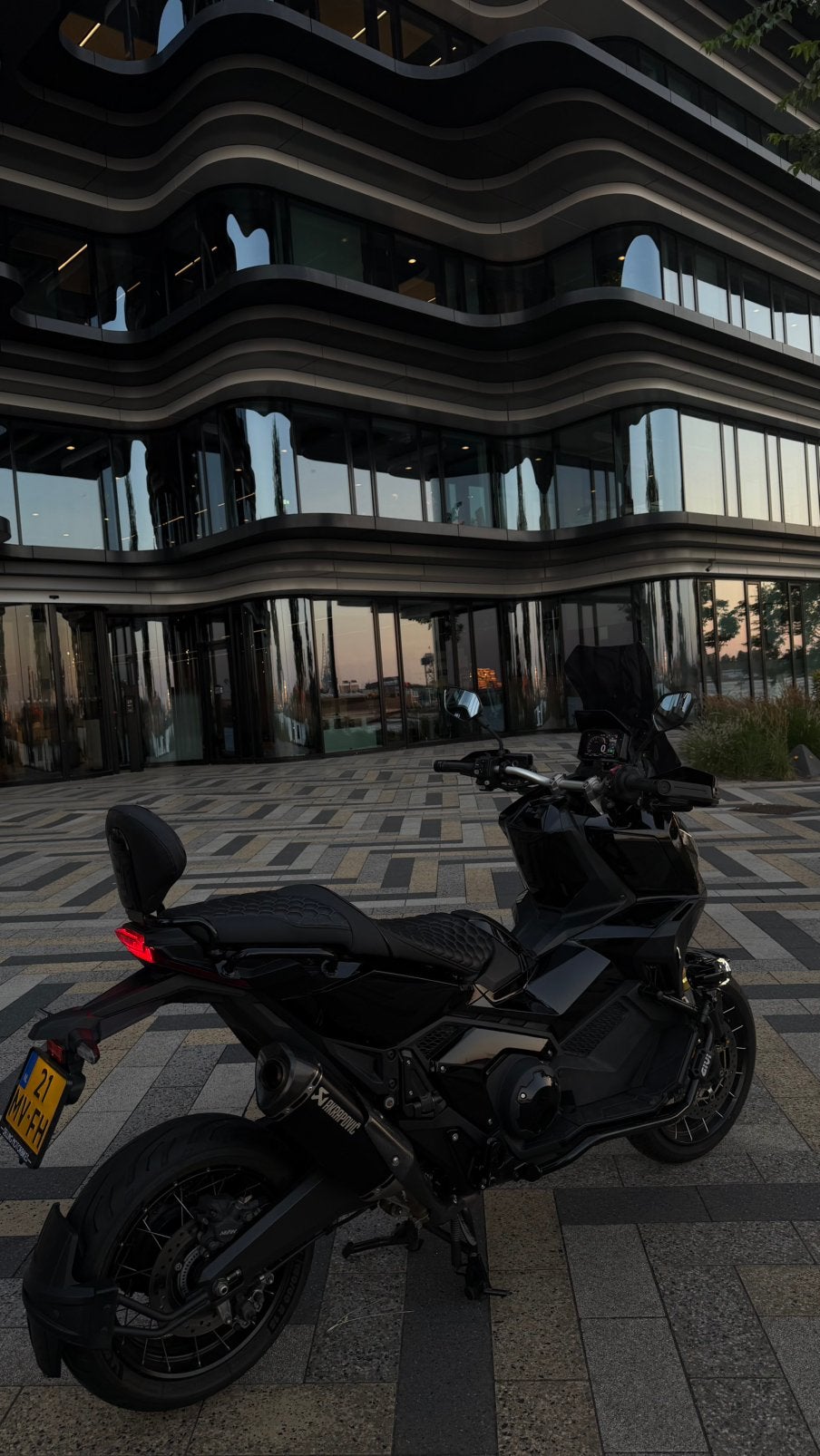 HONDA X-ADV 750/2024/FULL OPTION/AKRAPOVIC/GPS-SYSTEEM/ALARM, 750 cc, Occasion, Handvatverwarming, Particulier