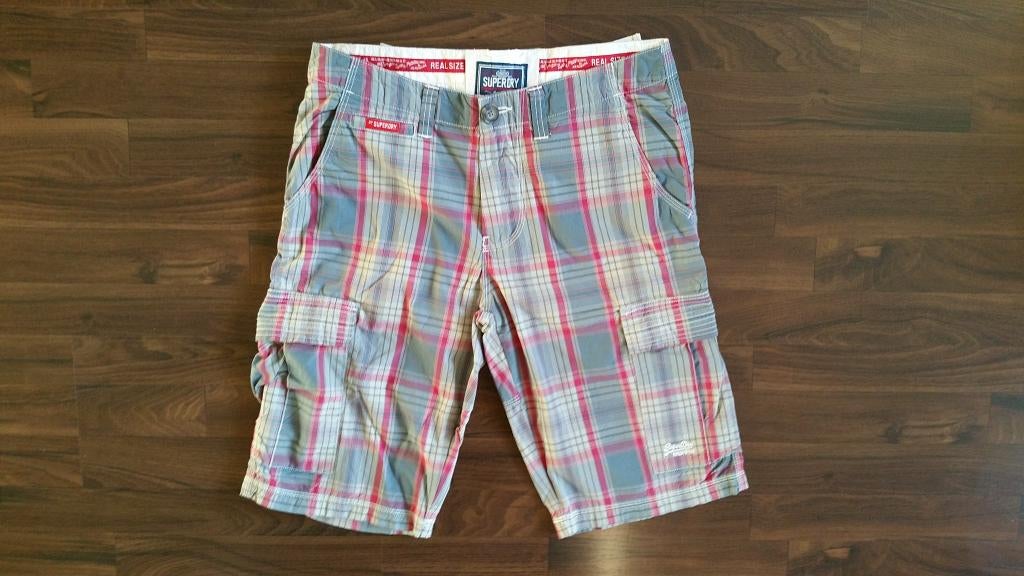 Superdry shorts blauw/rood geruit maat M    ALS NIEUW, Kleding | Heren, Broeken en Pantalons, Ophalen of Verzenden, Zo goed als nieuw