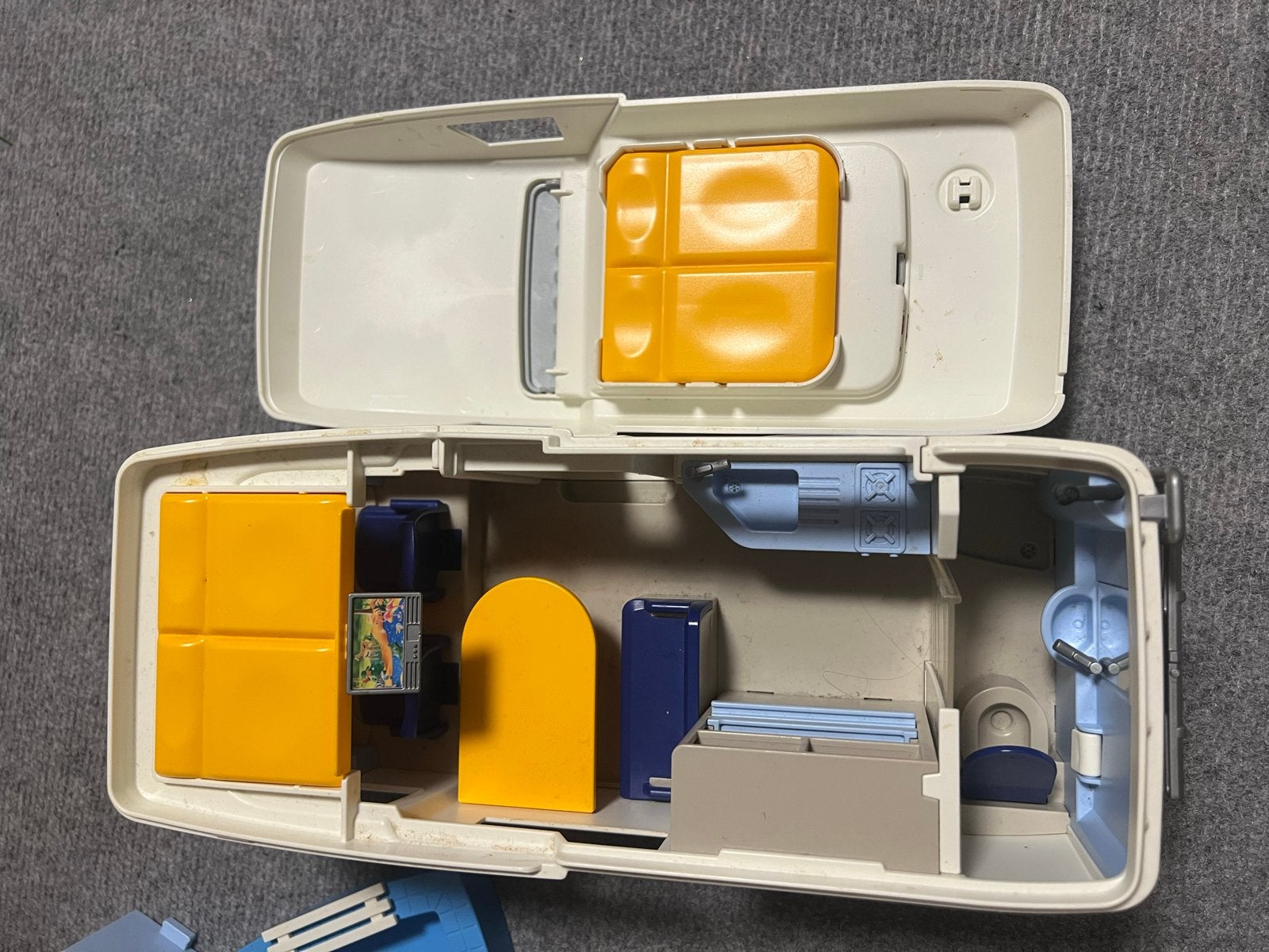 Foto 7 van Grote partij Playmobil: Hotel, Ziekenhuis, Zwembad, Camper