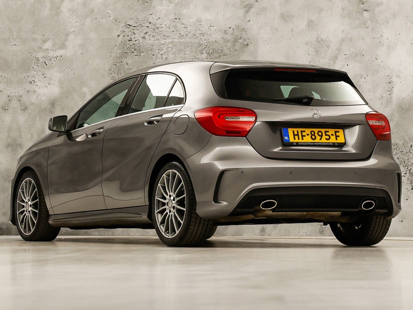 Mercedes-Benz A-Klasse 180 AMG Sport (NAVIGATIE, LEDER/ALCAN, Voorwielaandrijving, 12 maanden, USB, Gebruikt
