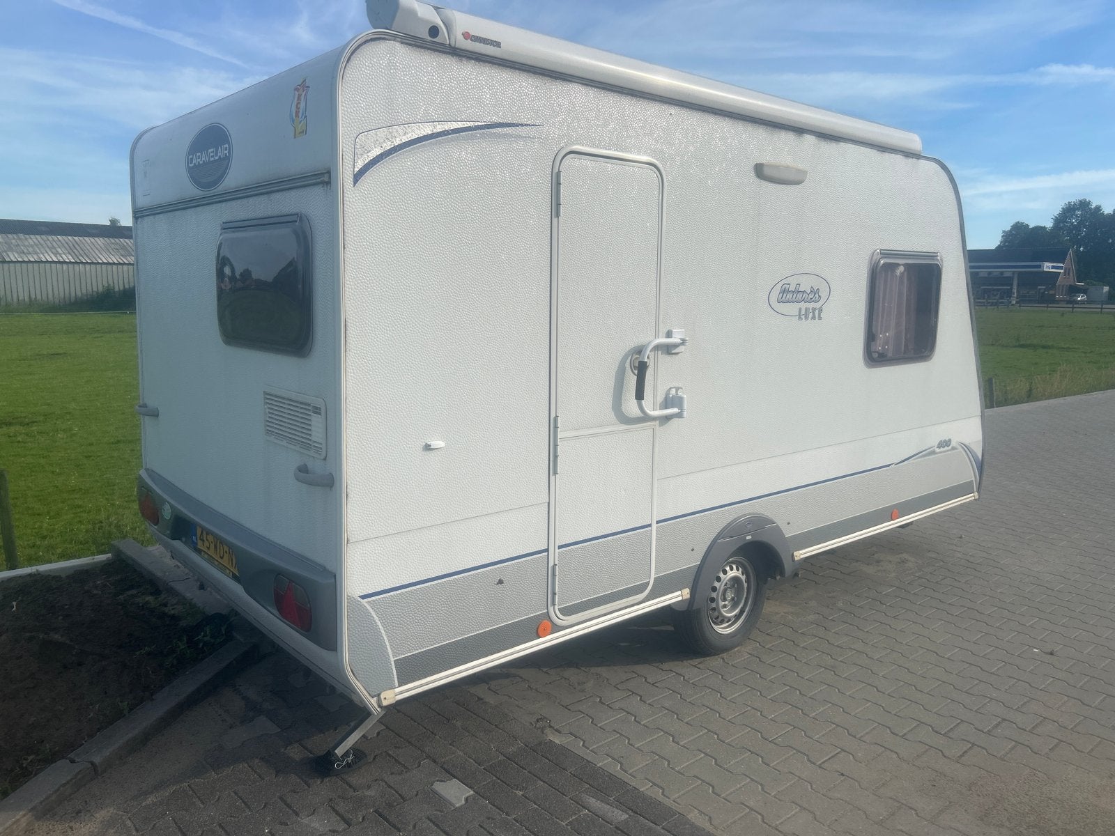 Caravelair Antares Luxe 400 - Compacte en complete caravan, Rondzit, Omvormbare zithoek, Particulier, 4 tot 5 meter