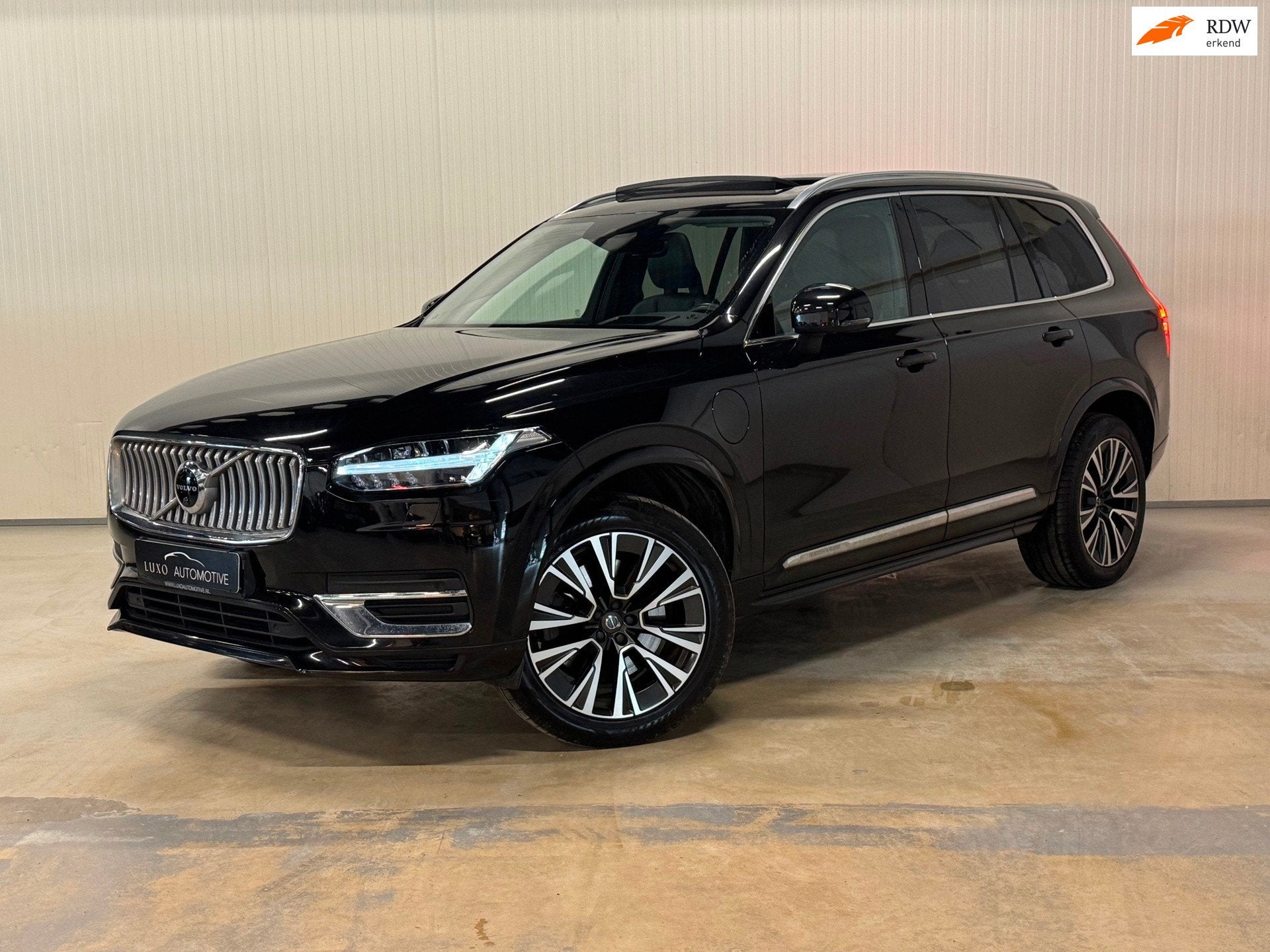 Volvo XC90 2.0 T8 Recharge AWD R-Design 7 Pers. | PANO | 360, Dealer onderhouden, Gebruikt, Euro 6, 4 cilinders