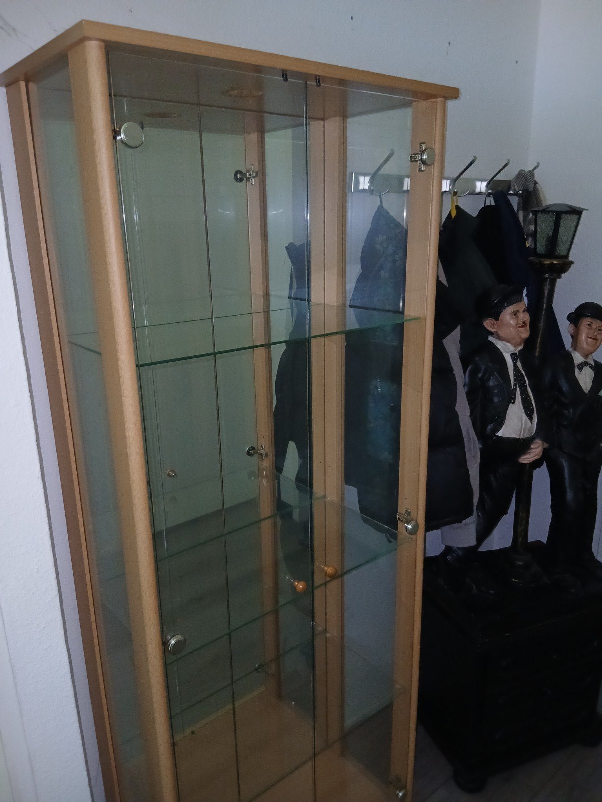 vitrinekast wegens verhuizing moet weg 
Houten vitrinekast m, Huis en Inrichting, Ophalen, 50 tot 100 cm, Zo goed als nieuw, 150 tot 200 cm
