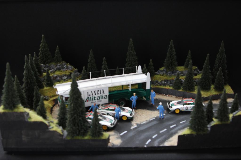 Diorama Shake Down Team Lancia Rallye Monte-Carlo 1976 1:43, Hobby en Vrije tijd, Modelbouw | Figuren en Diorama's, Nieuw, Diorama