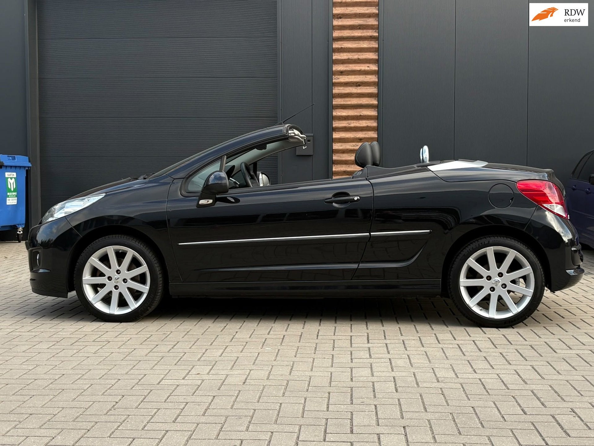 Peugeot 207 CC 1.6 VTi Roland Garros LAGE KMST. STOELVERWARM, Auto's, Voorwielaandrijving, Euro 5, Gebruikt, 4 cilinders