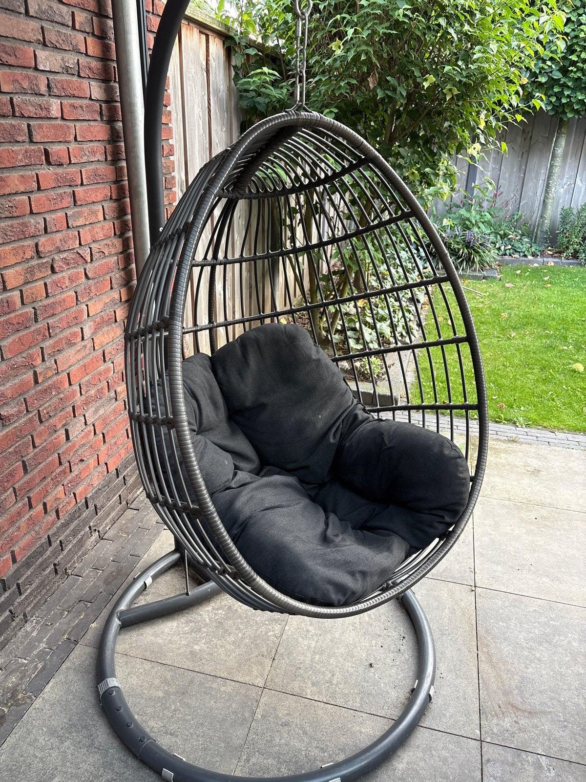 Comfortabele hangstoel met standaard en kussen, Tuin en Terras, Ophalen, Gebruikt, Metaal