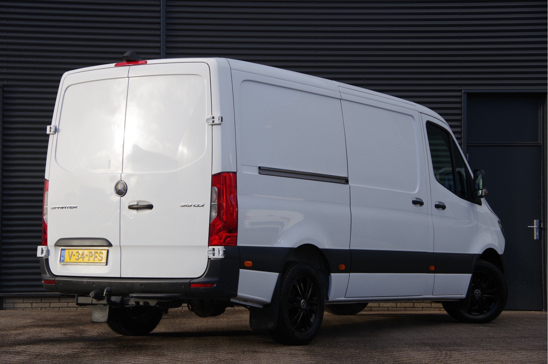 Mercedes-Benz Sprinter 319 3.0 CDI V6 L2H1 AUT. LED, 2.8T TR, Automaat, Euro 6, 190 pk, 2800 kg