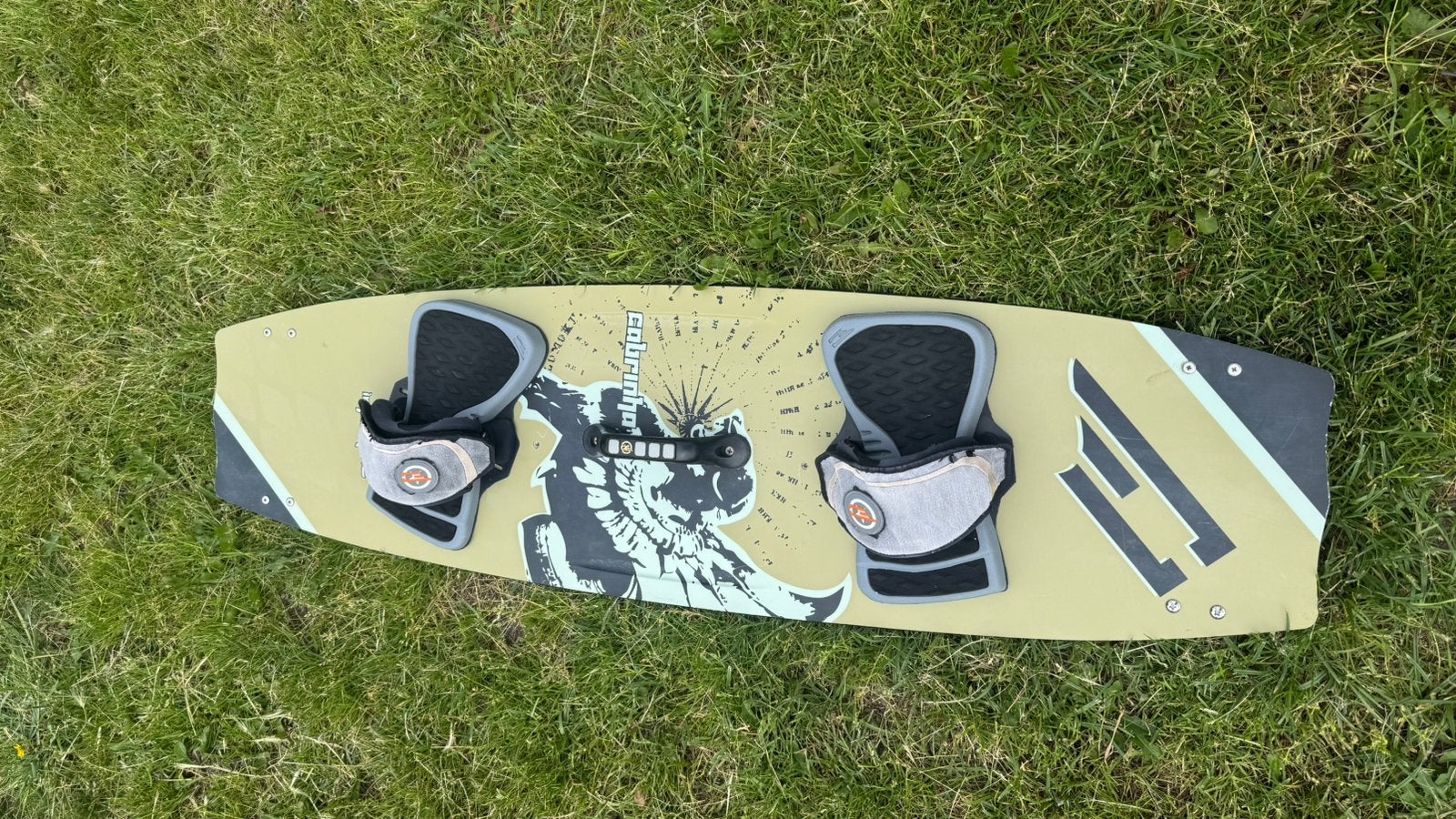 Kiteboard Cabrinha Imperia 133x38 compleet met pads, Watersport en Boten, Kitesurfen, Ophalen, Gebruikt, Twintip, Kiteboard