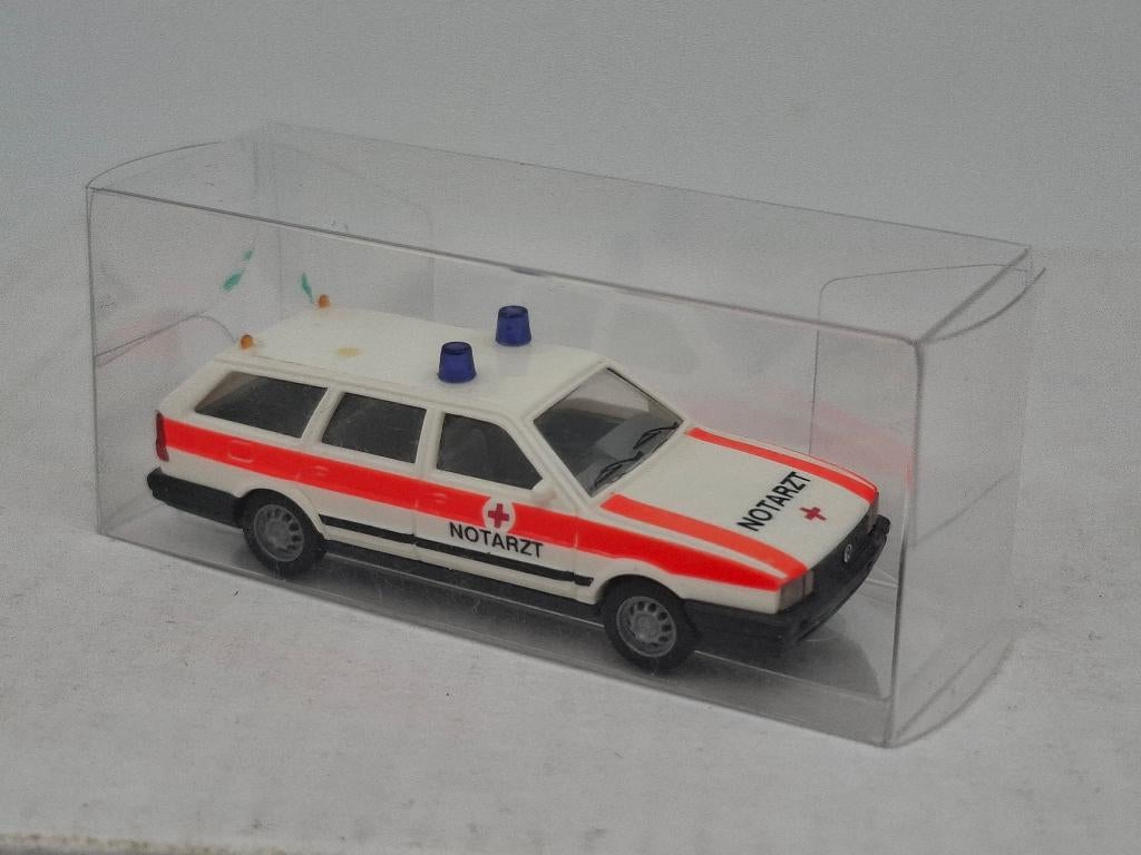 VW Passat ambulance - Busch 1/87, Verzenden, Zo goed als nieuw, Auto, Overige merken