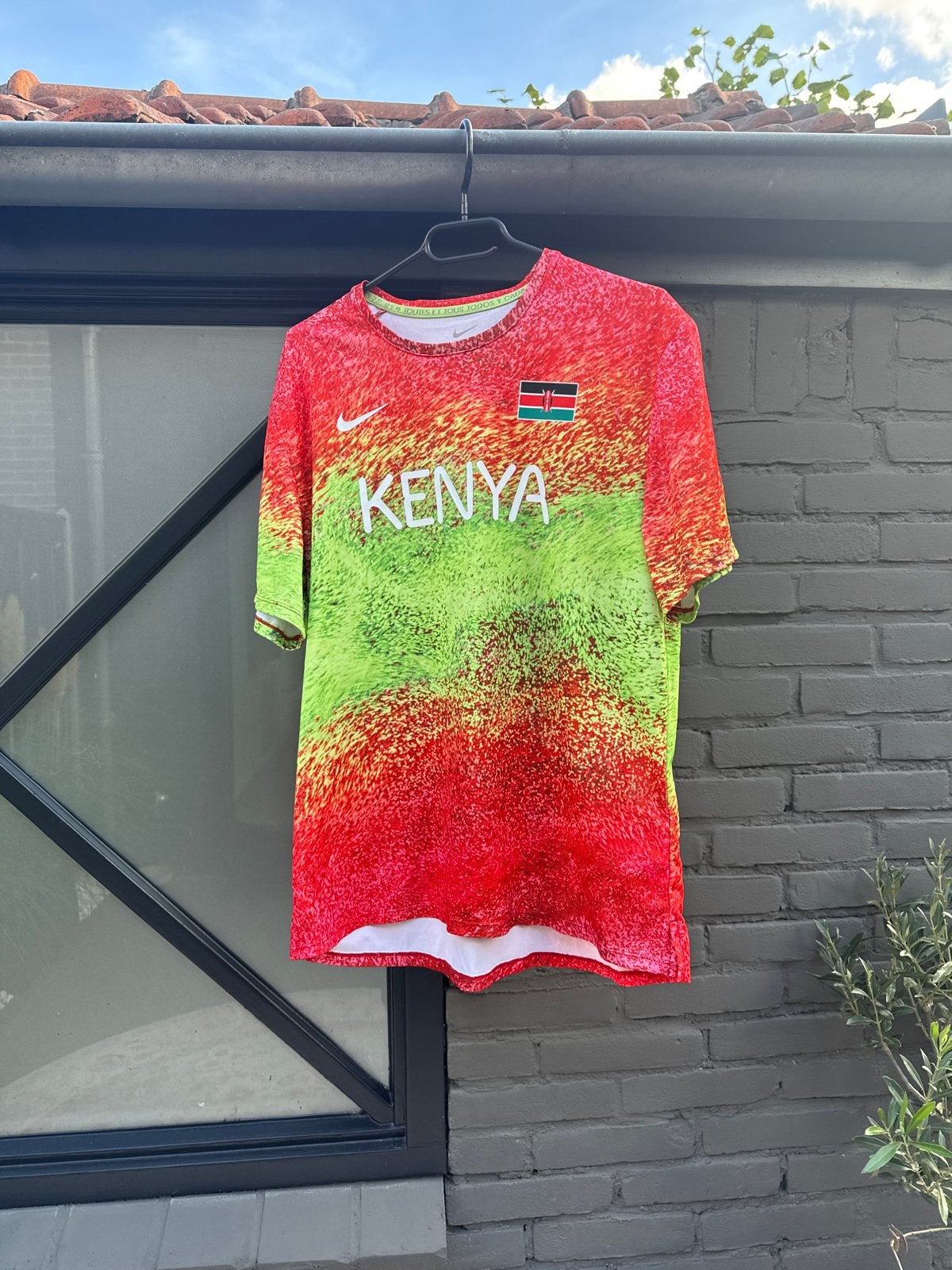 Nike Team Kenia Hardloopshirt - Maat M, Ophalen of Verzenden, Zo goed als nieuw, Hardlopen of Fietsen, Meerkleurig