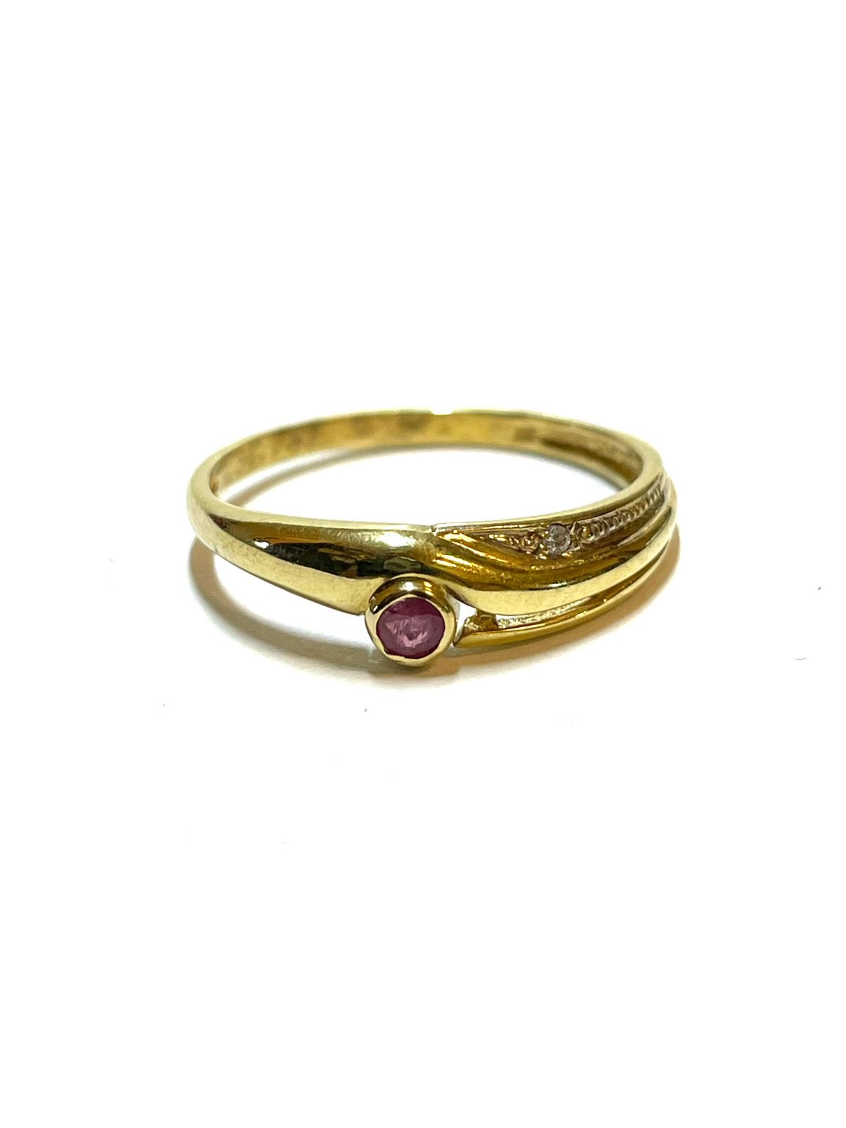8k gouden ring met een robijn en diamant, -, -, Ophalen of Verzenden, Zo goed als nieuw