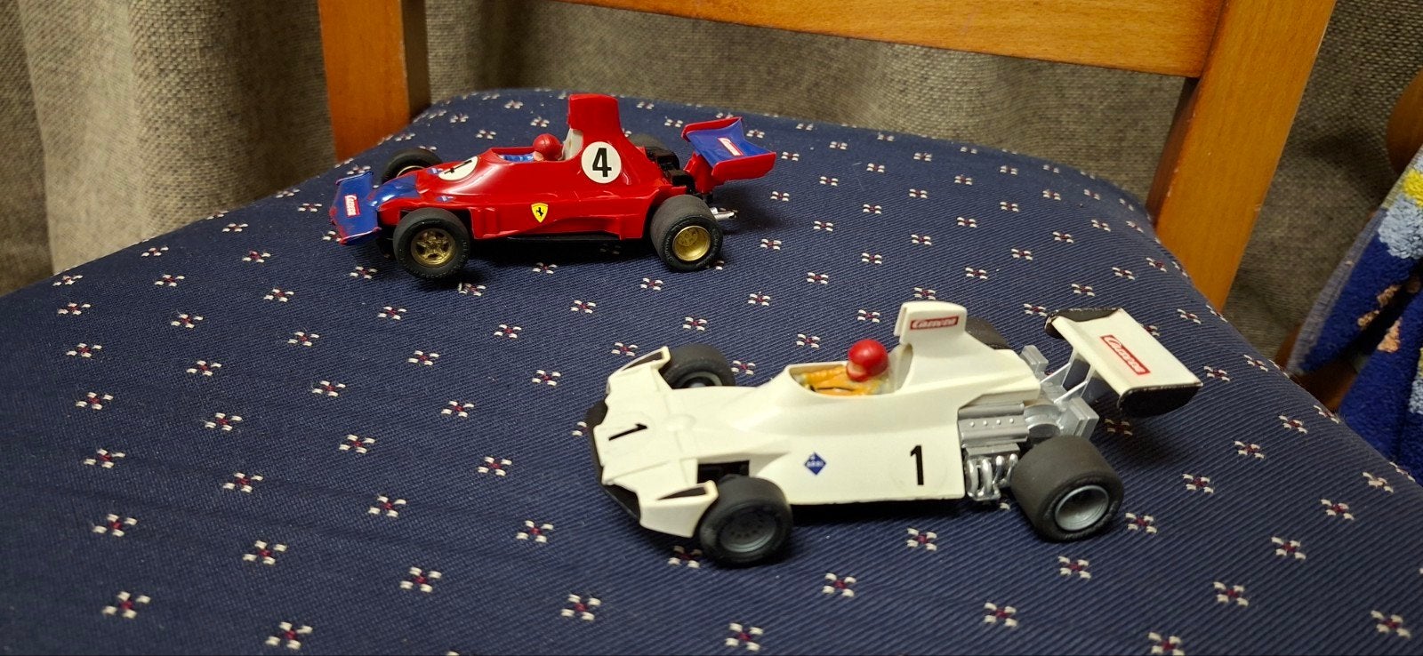 Carrera raceauto's - Formule 1 (2 stuks), Elektro, Gebruikt, Ophalen of Verzenden, Auto onroad