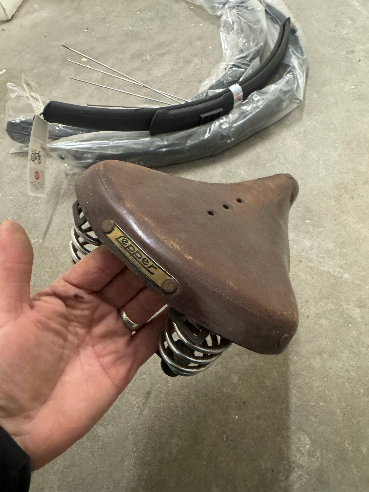 Lepper Zadel Bruin Leer met Veren - Vintage Fietszadel, Gebruikt, Leer, Ophalen of Verzenden, Zadel