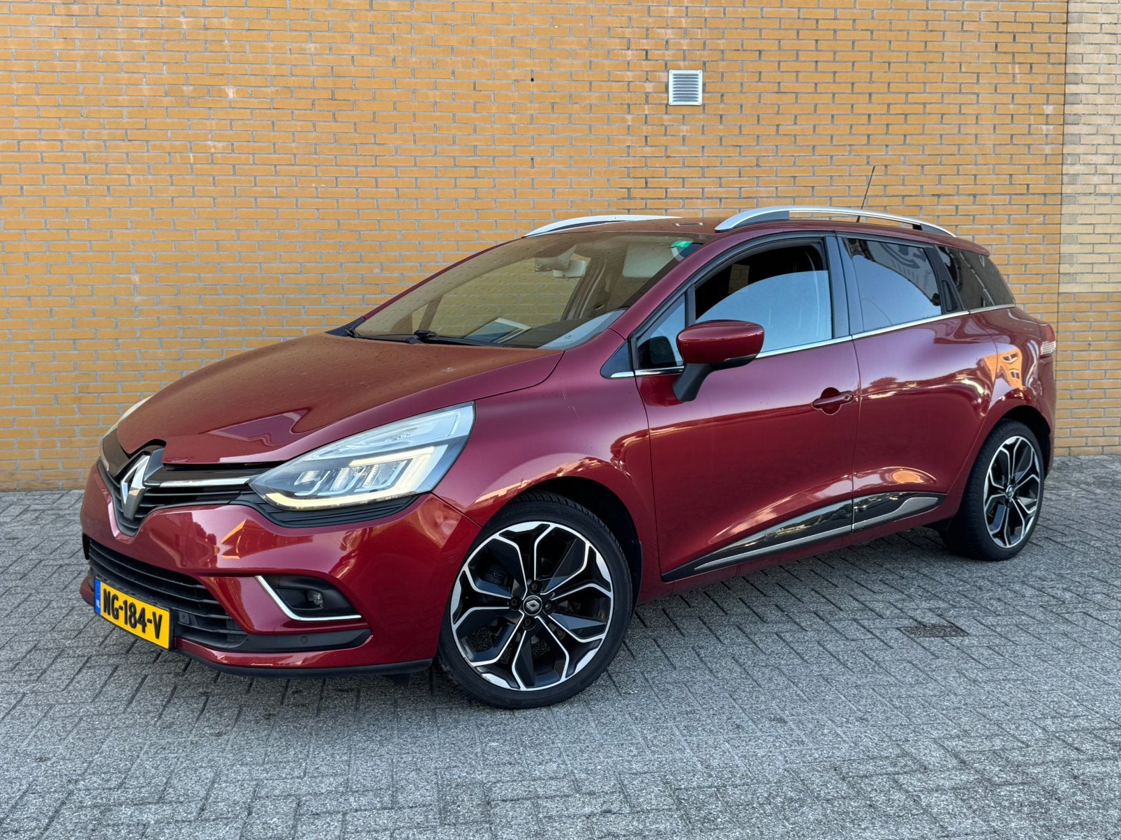 Renault Clio Estate Intens AUTOMAAT |CAMERA | KEYLESS | NAVI, Particulier, Te koop