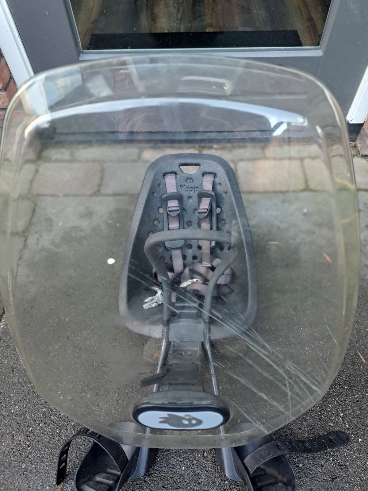 GRATIS! Yepp Mini Fietsstoeltje met Windscherm - Voorzitje, Ophalen, Yepp, Gebruikt, Voetsteuntjes