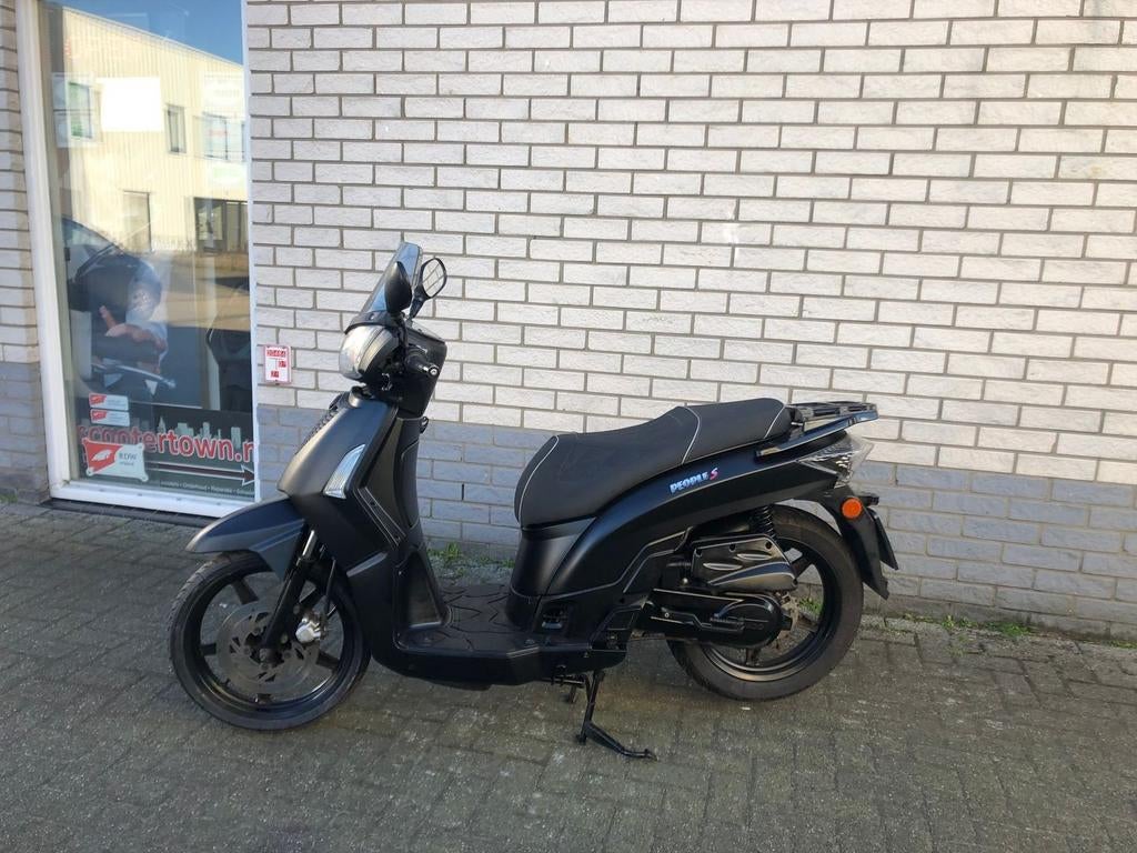 MOOIE KYMCO PEOPLE S 45KM BROM MAT ZWART BJ2016 8100KM, Fietsen en Brommers, Scooters | Kymco, Kymco, Kymcoglobal@mail.kymco.com
