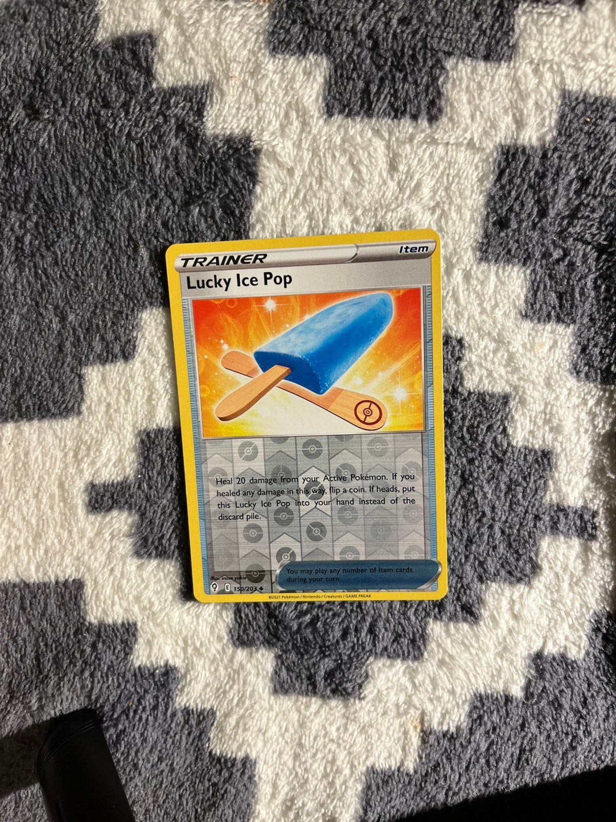 Lucky Ice Pop 150/203 Holo Pokémon Kaart - Goede Staat, Ophalen of Verzenden, Zo goed als nieuw, Losse kaart, Foil