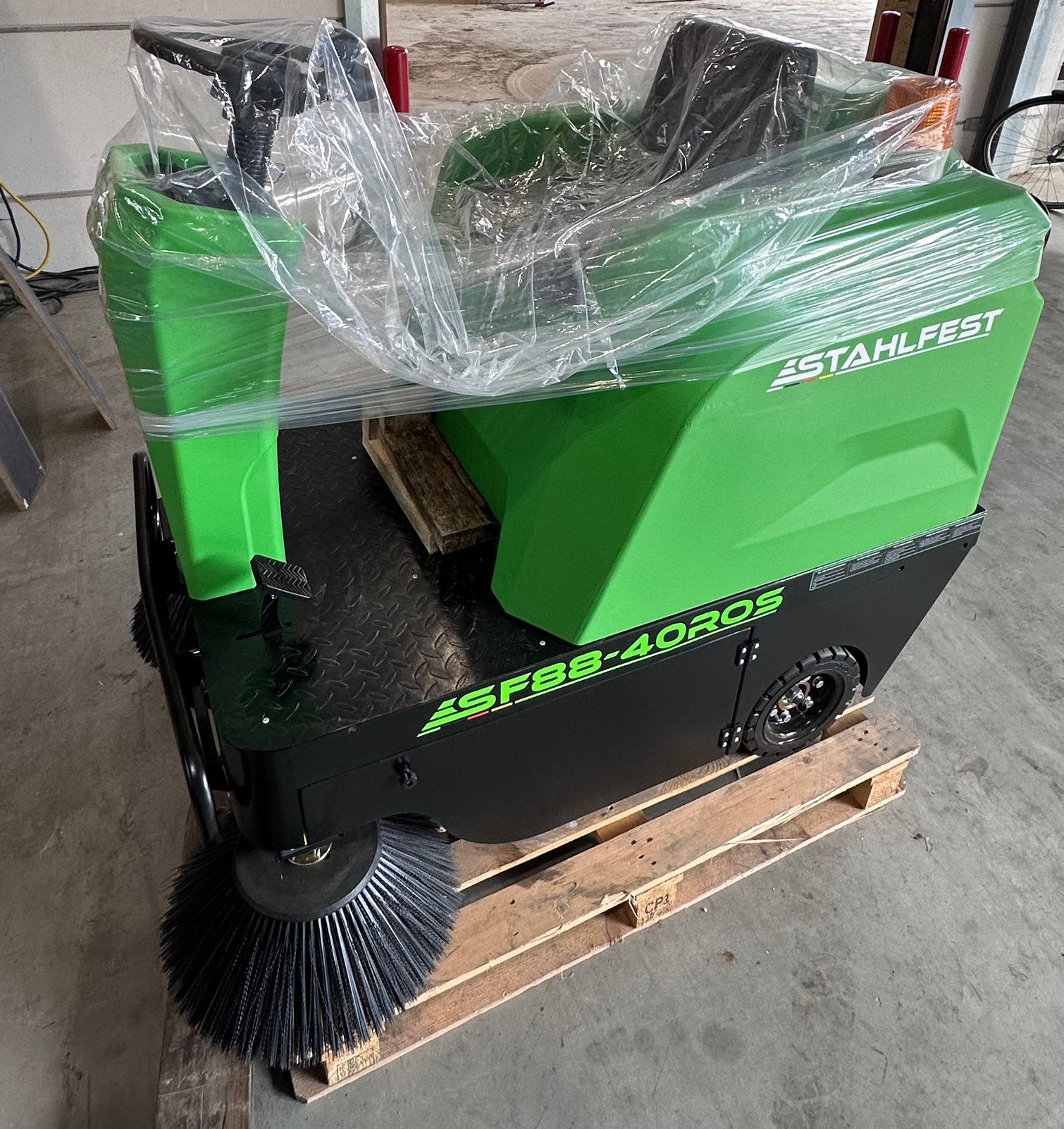 Gloednieuwe veegmachine, Ophalen, Nieuw