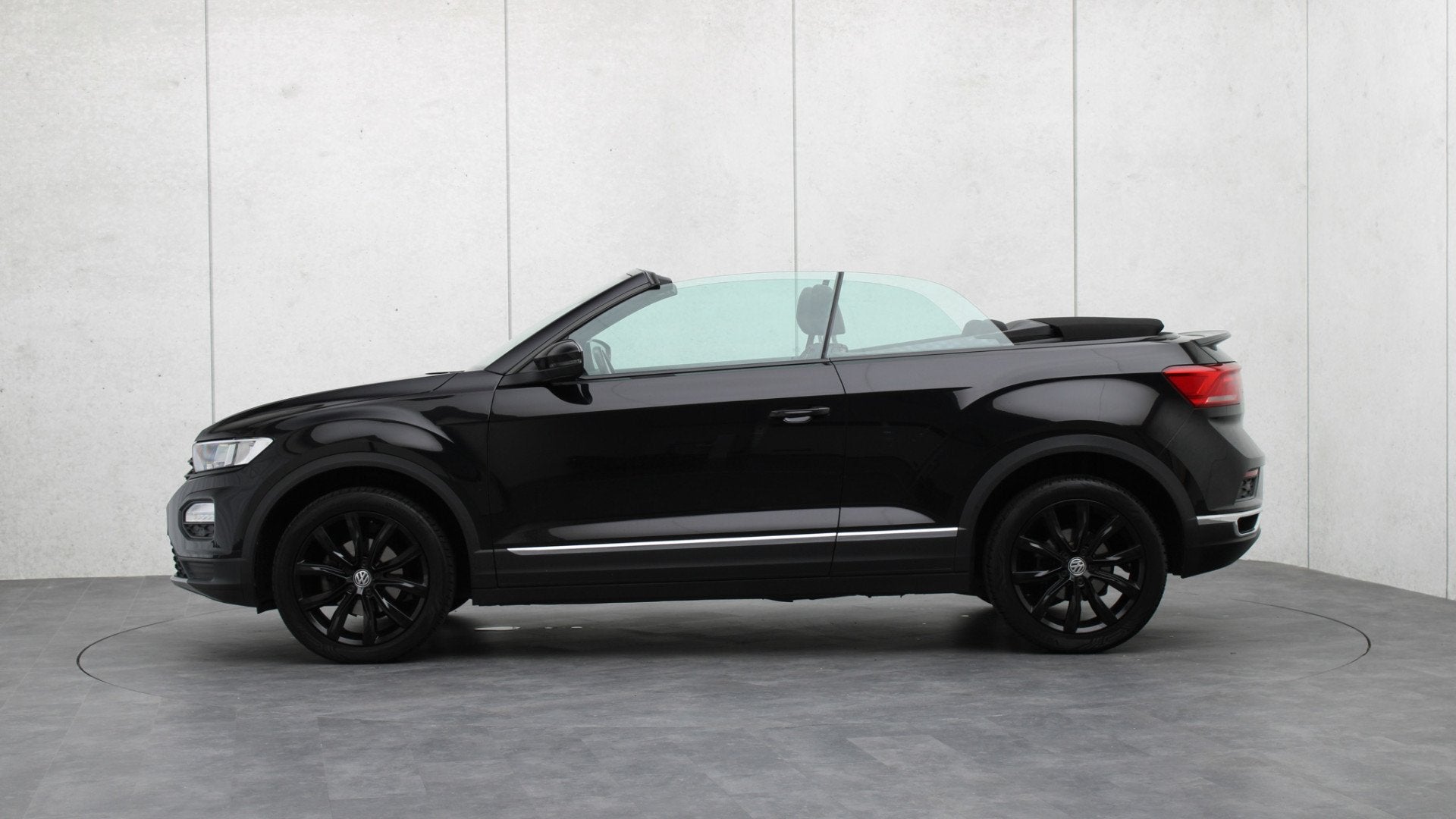 Volkswagen T-Roc Cabrio 1.5 TSI Style | DSG | Navigatie | PD, Auto's, 12 maanden, Zwart, 4 cilinders, Zwart