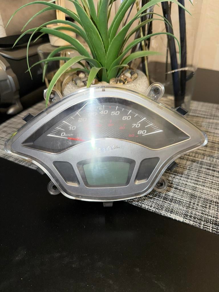 Vespa sprint teller 30K, Fietsen en Brommers, Brommeronderdelen | Scooters, Ophalen of Verzenden, Zo goed als nieuw, Overige typen