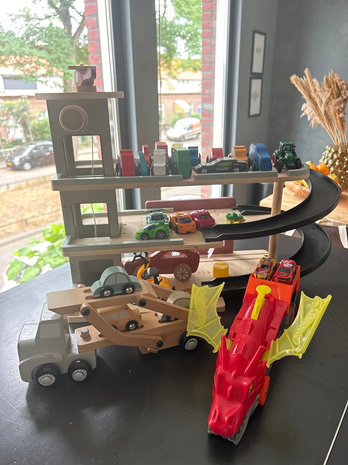 Houten autobaan, Hot Wheels draak & houten transporter, Ophalen, Gebruikt