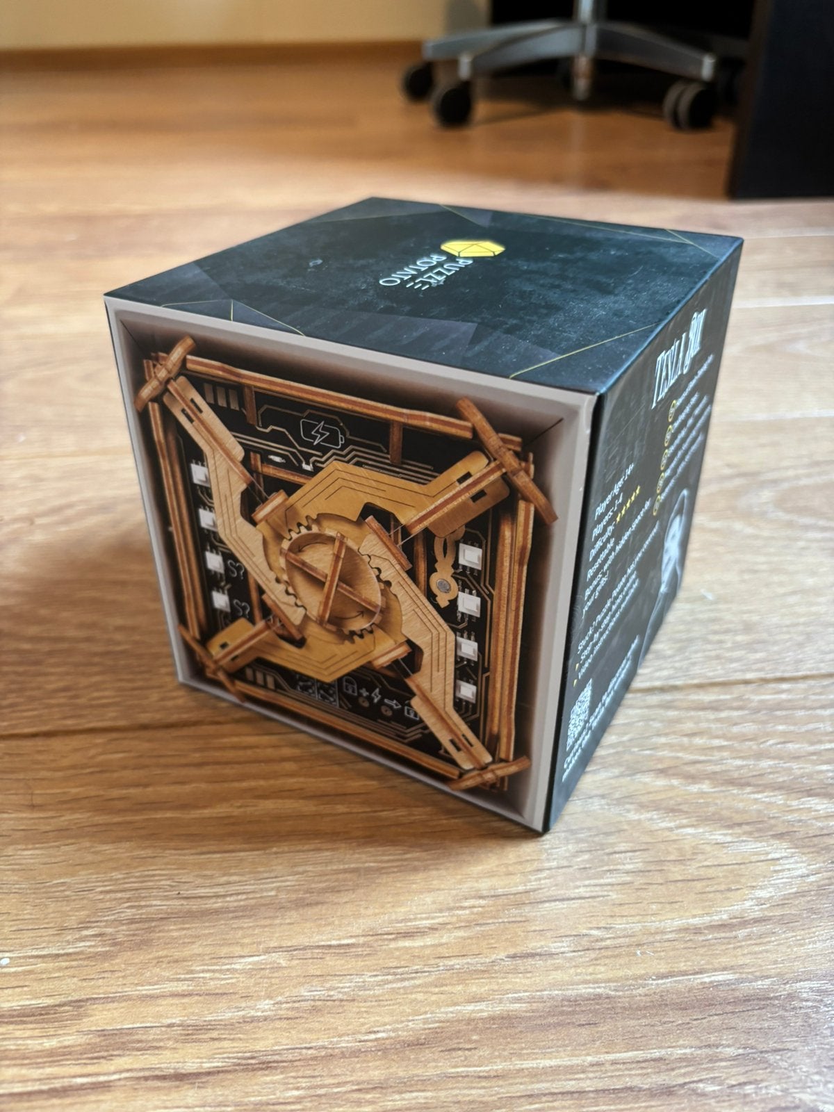 Populaire Tesla Box van Puzzle Potato, Hobby en Vrije tijd, Denksport en Puzzels, Ophalen of Verzenden, Minder dan 500 stukjes
