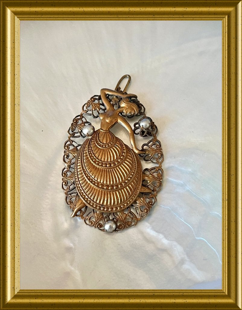 Oude hanger : danseres, vrouw, Ophalen of Verzenden, Overige materialen, Hanger