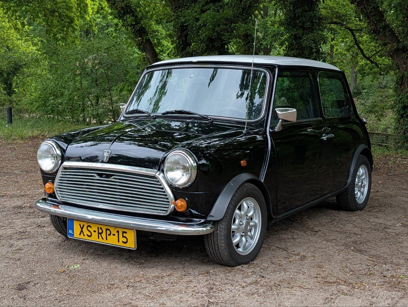 Austin Mini 1.0 28KW 1991 Zwart, Auto's, Austin, Benzine, Hatchback, Handgeschakeld, Geïmporteerd, Zwart, Grijs, Stof, Voorwielaandrijving