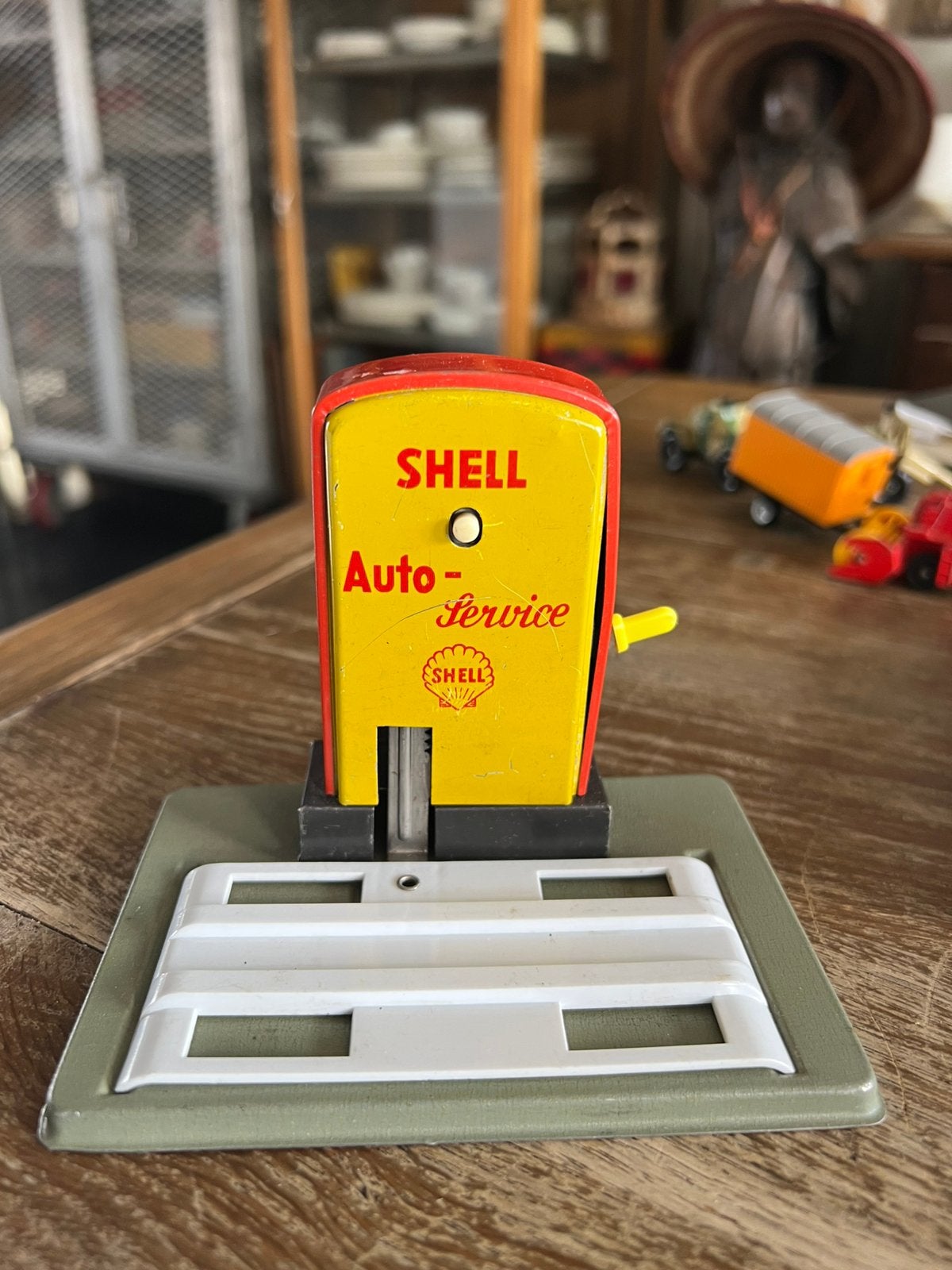 OUD SPEELGOED, SHELL BENZINE POMPJE