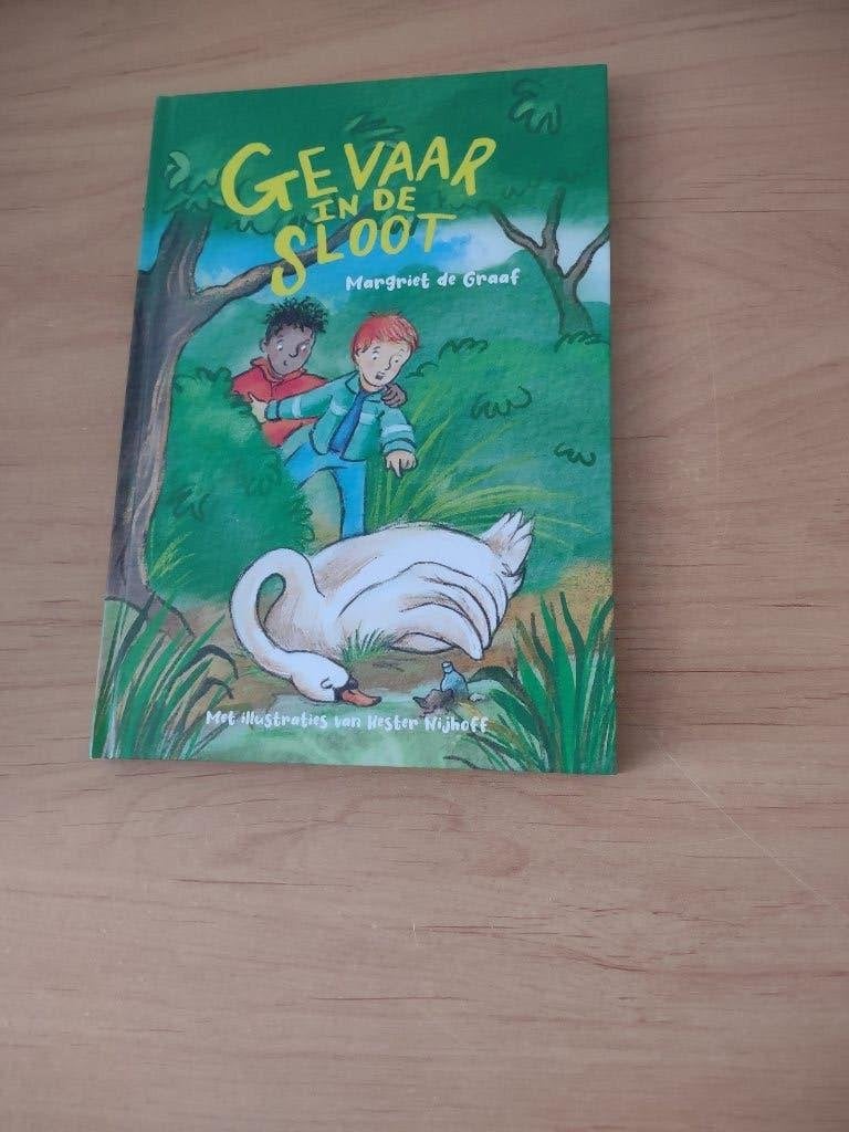 Gevaar in de sloot- Margriet de Graaf, Boeken, Ophalen of Verzenden, Zo goed als nieuw, Fictie algemeen