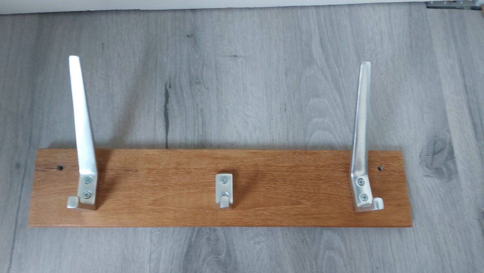 Jaren 70 houten wandkapstokje, Wandkapstok, Gebruikt, Ophalen of Verzenden, Minder dan 100 cm