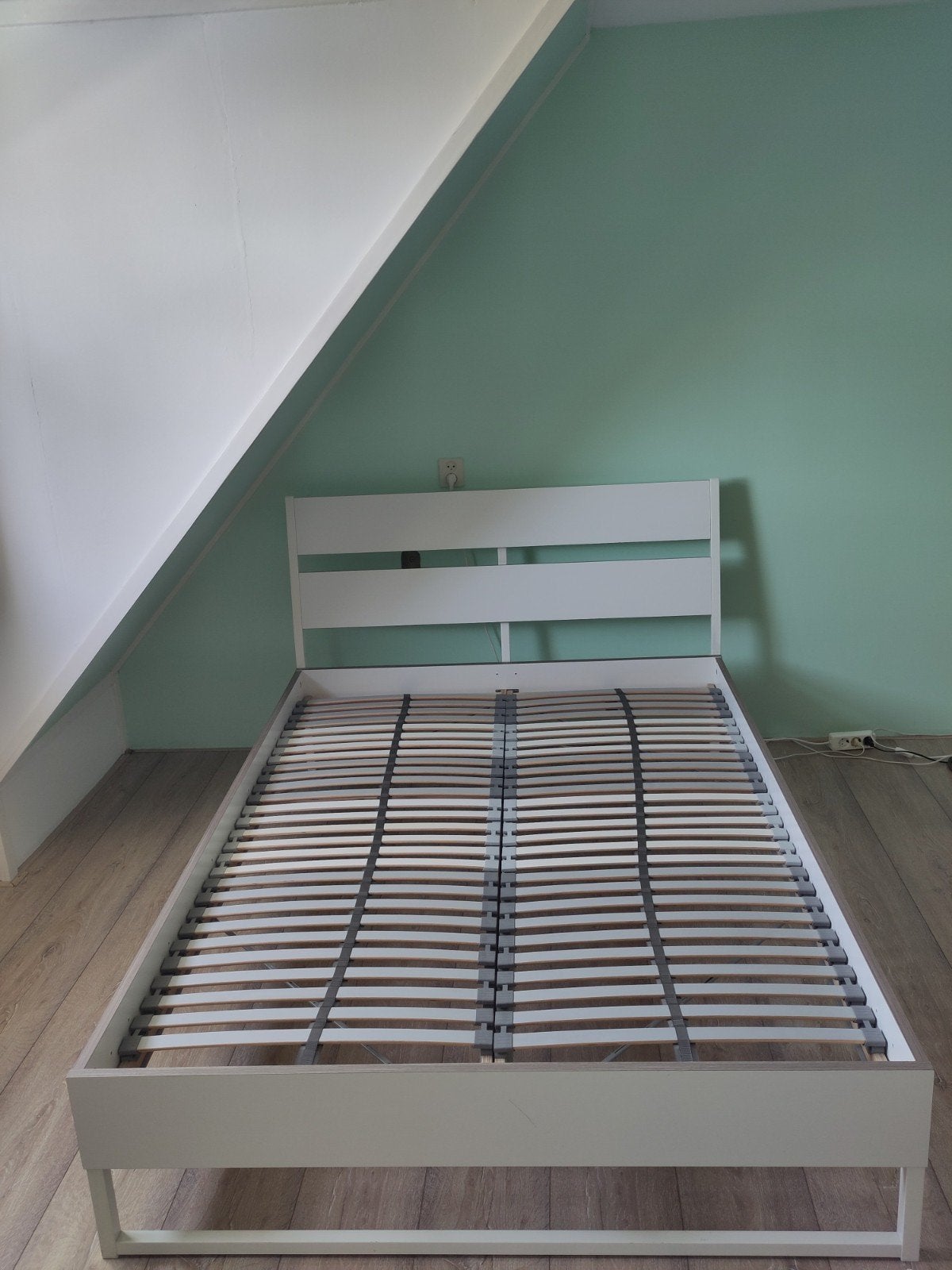 IKEA TRYSIL bed 140x200 met LÖNSET lattenbodems, Ophalen, Gebruikt, Wit, Tweepersoons